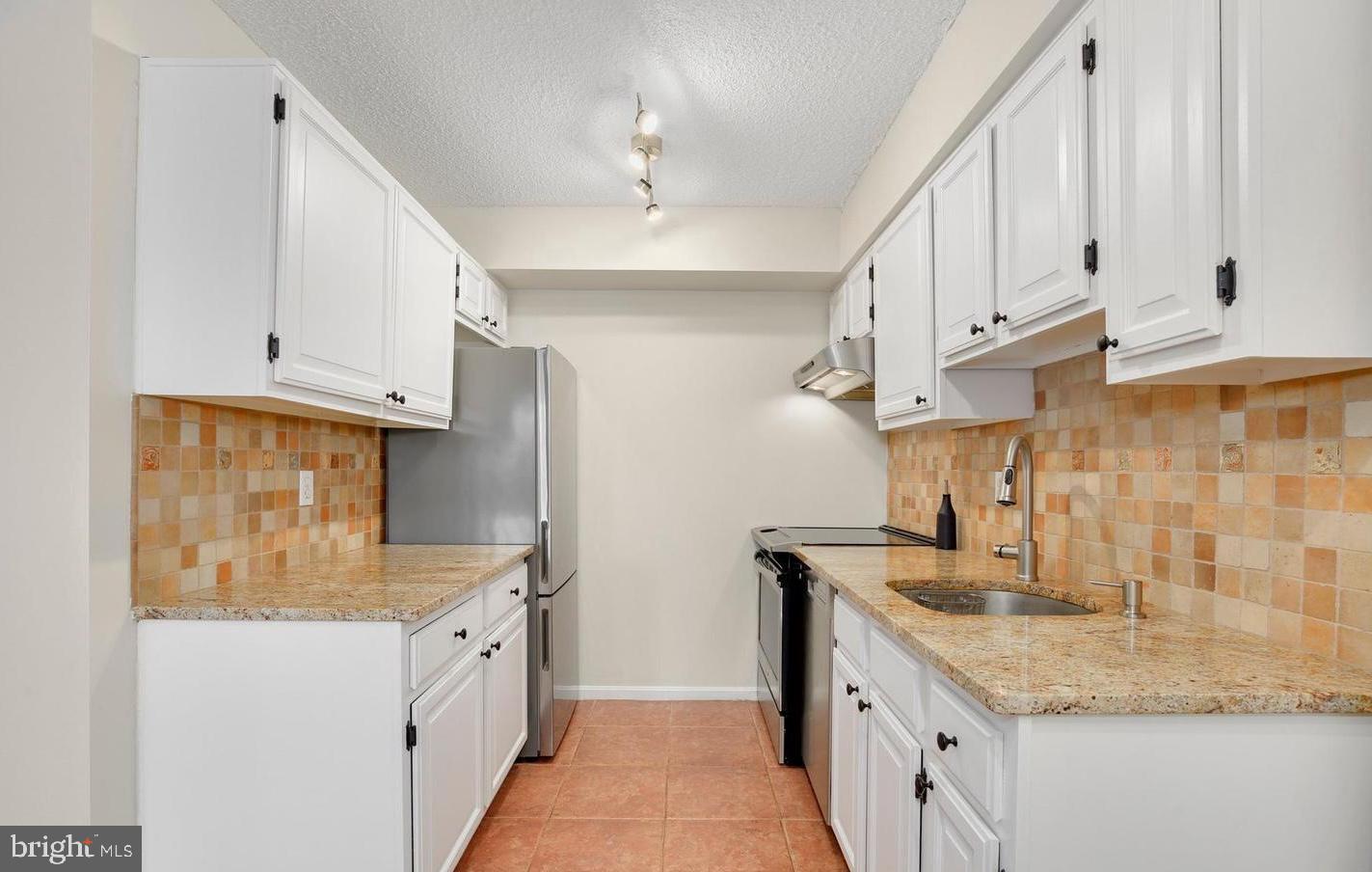 CHELSEA TOWERS - Residential