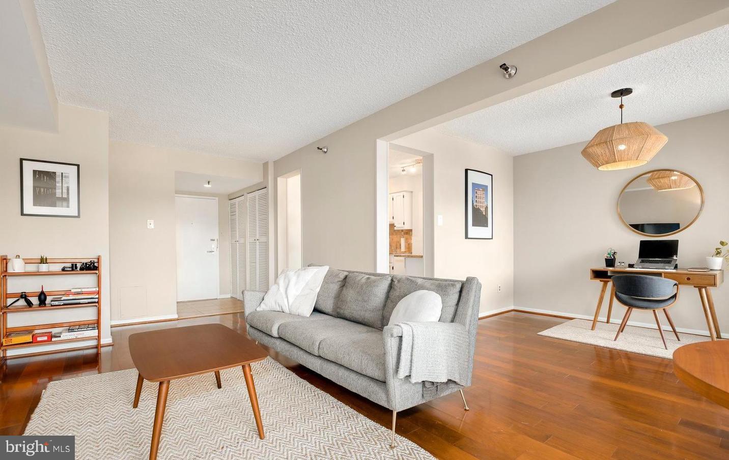 CHELSEA TOWERS - Residential