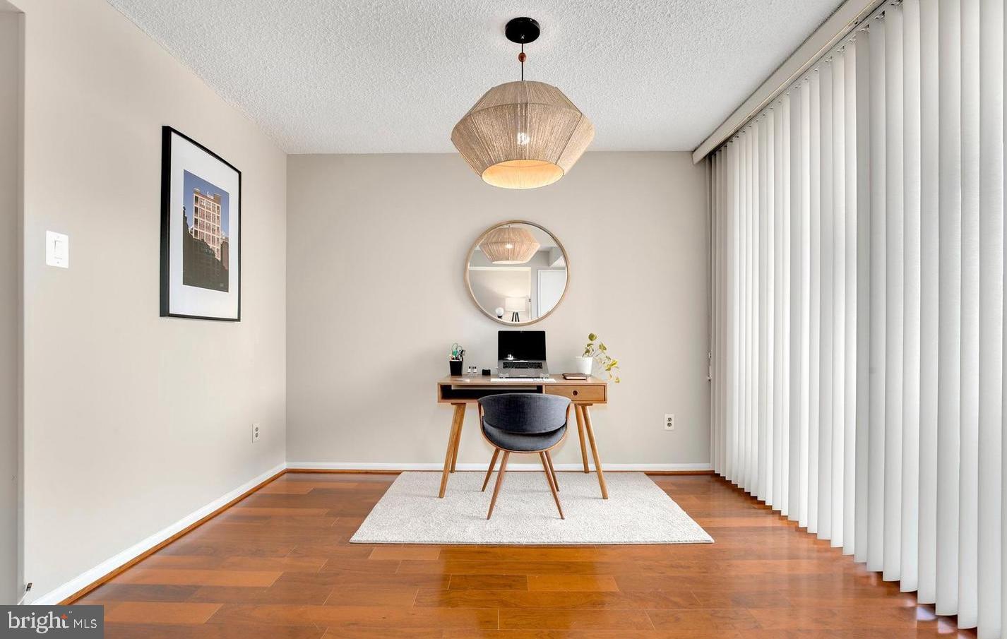 CHELSEA TOWERS - Residential