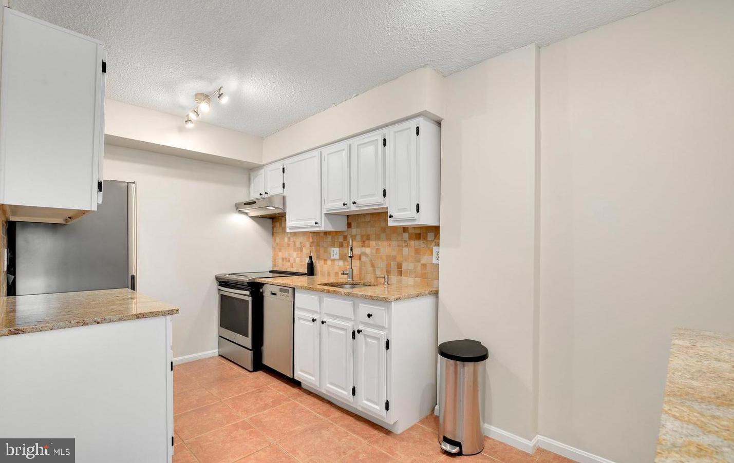 CHELSEA TOWERS - Residential