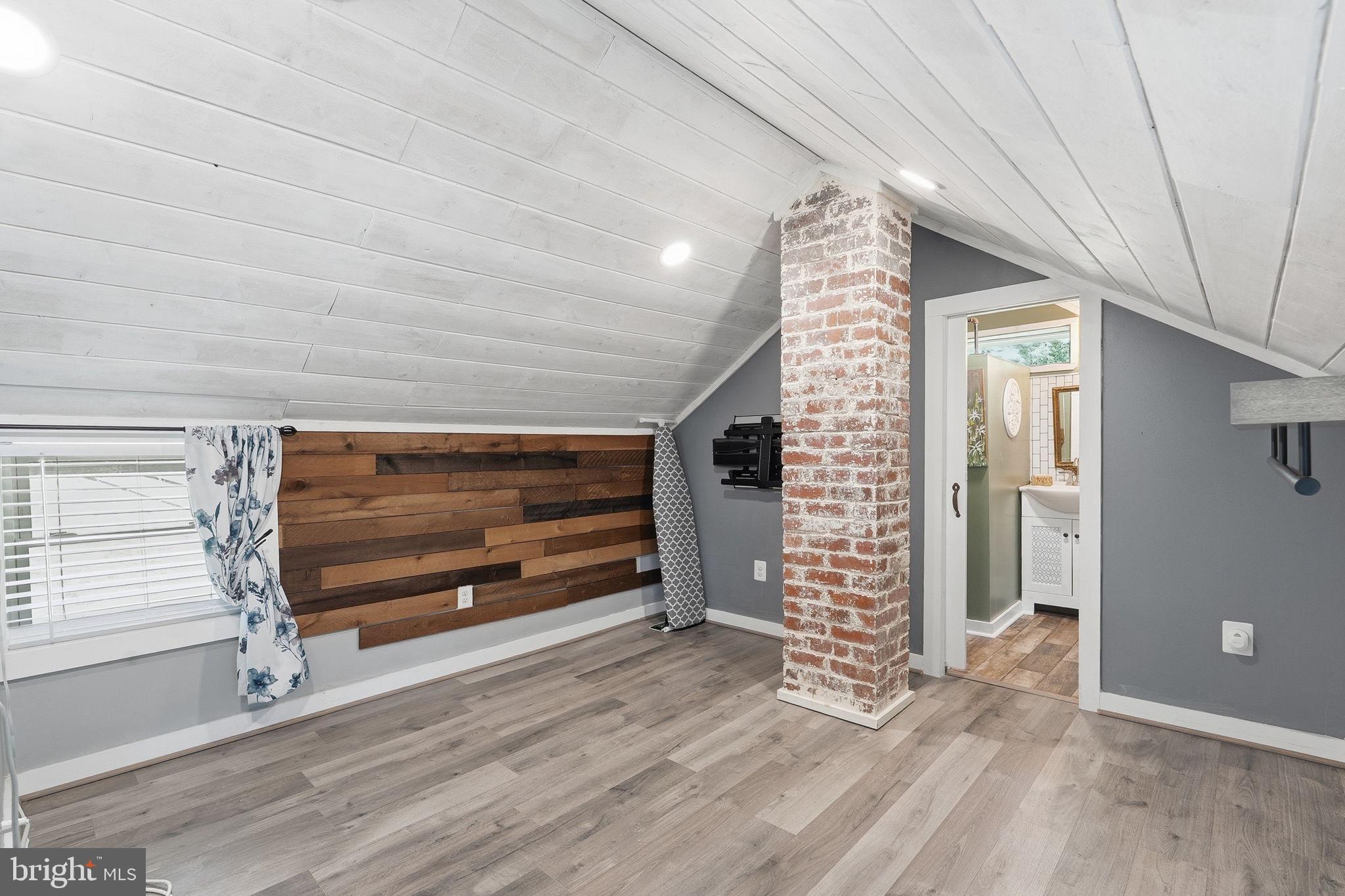 SHORT HILL - Residential
