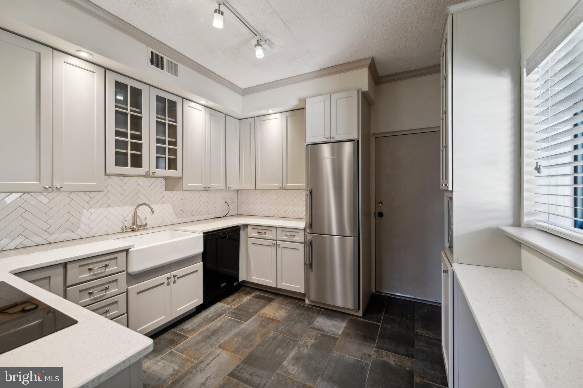 432 MONTGOMERY AVENUE 401