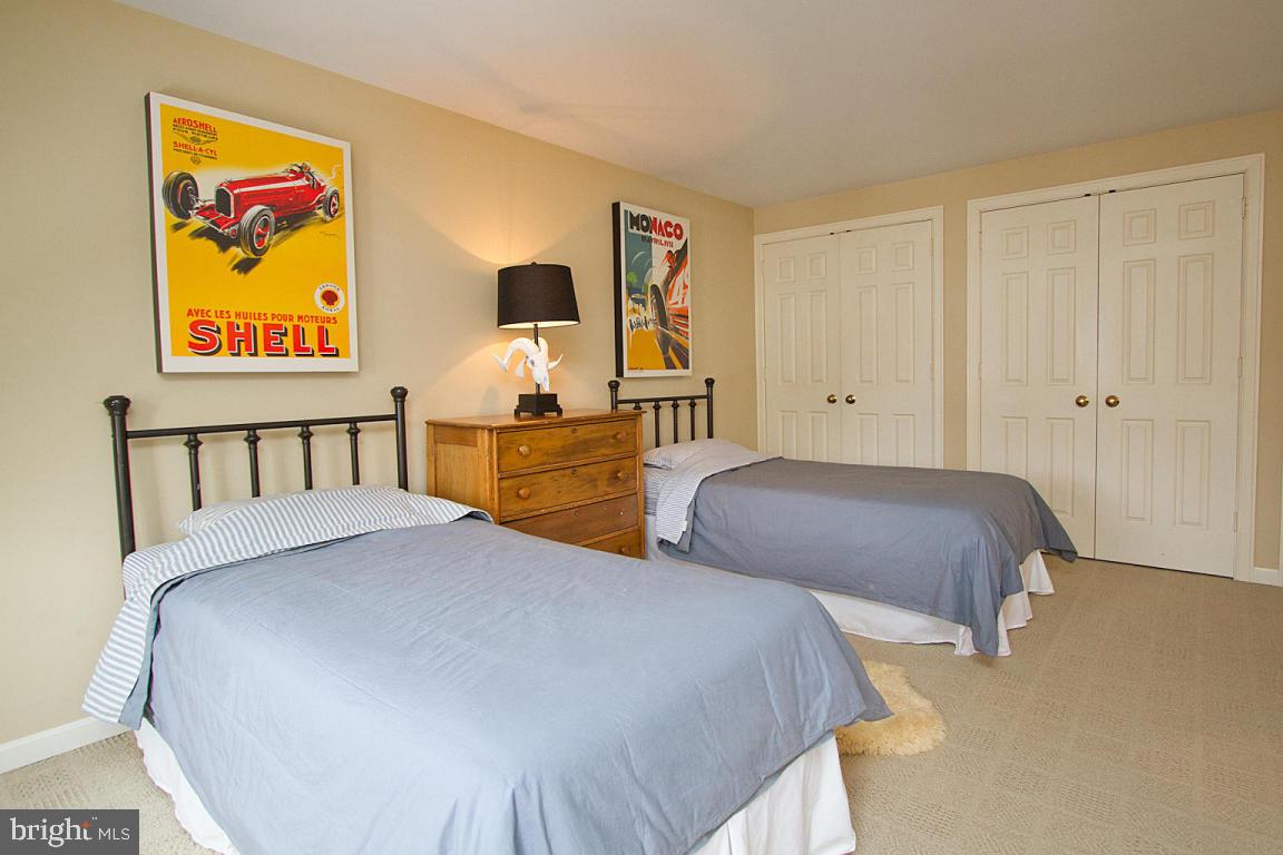 SCHOOL LANE HILLS - Residential