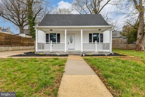 2502 Jamaica Drive, Alexandria, VA MLS: VAFX2229472