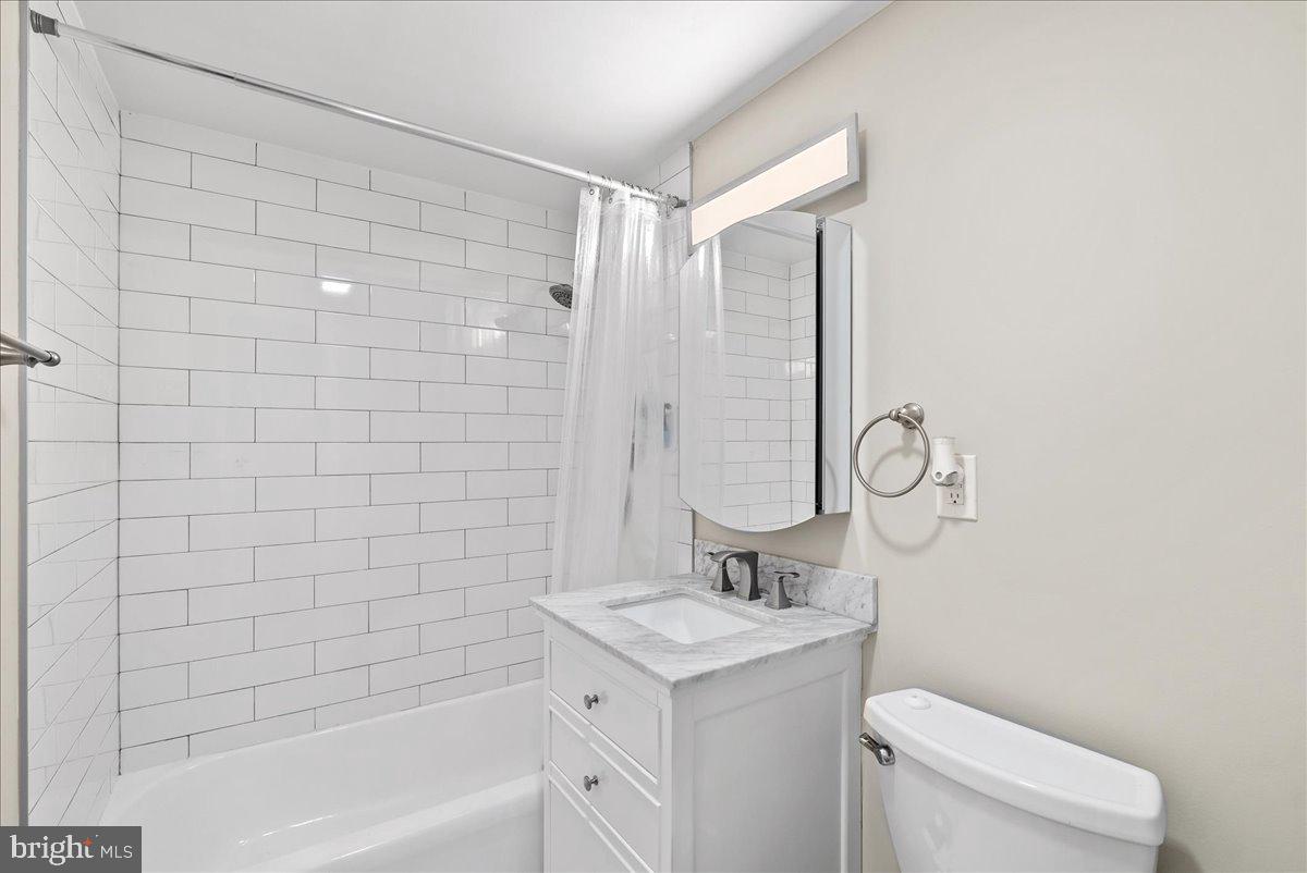 GEORGE MASON VILLAGE - Residential