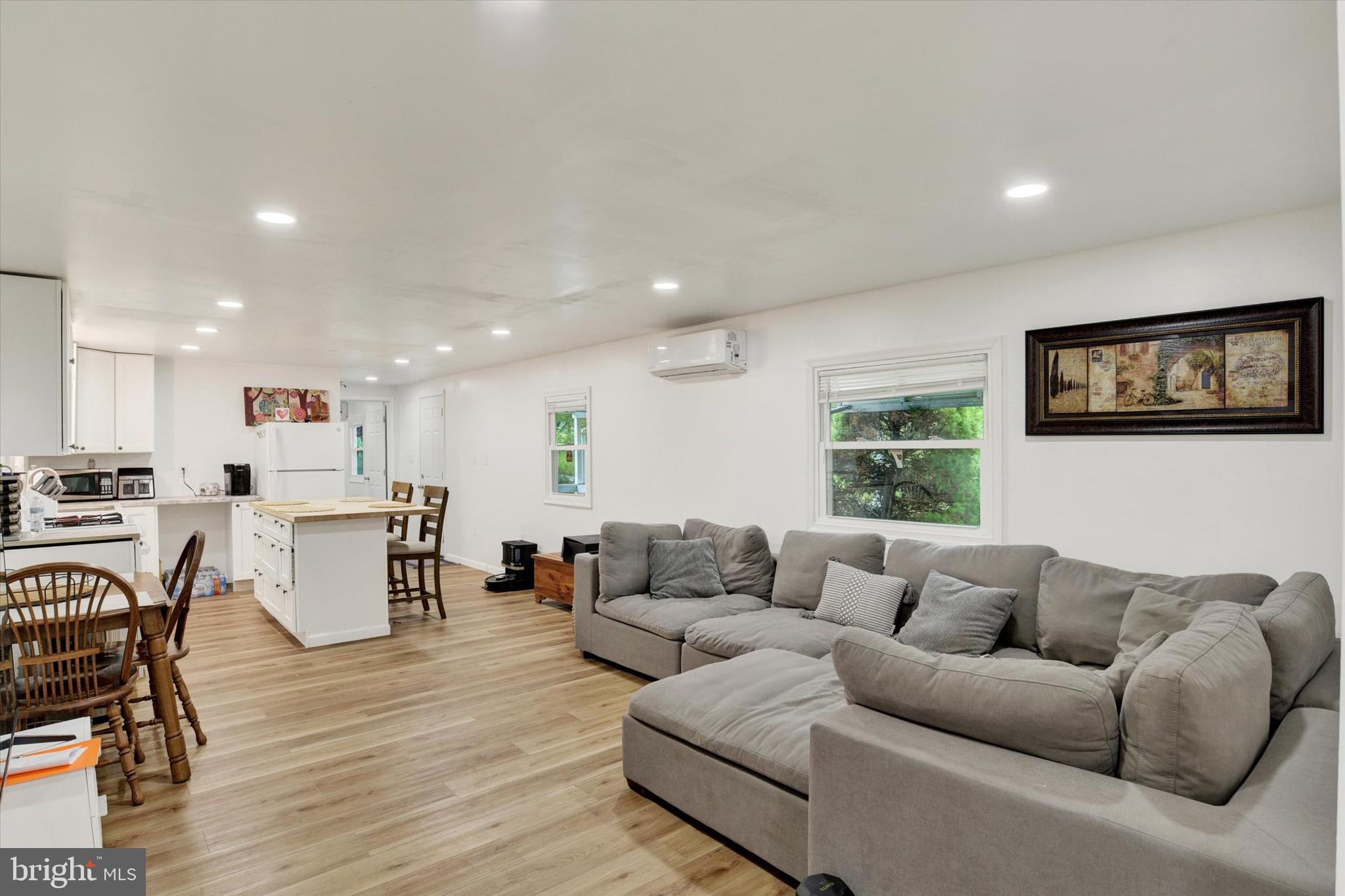 6 BUTTONWOOD LANE