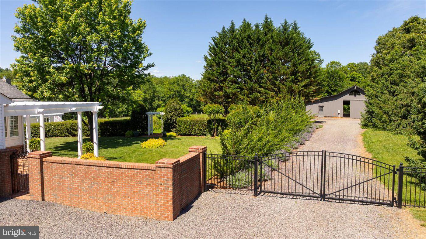 SEVEN SPRINGS FARM - Farm