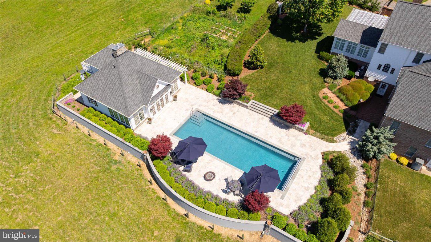 SEVEN SPRINGS FARM - Farm