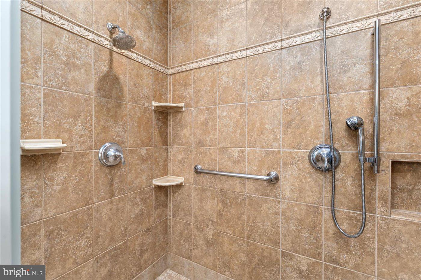 SEVEN SPRINGS FARM - Farm