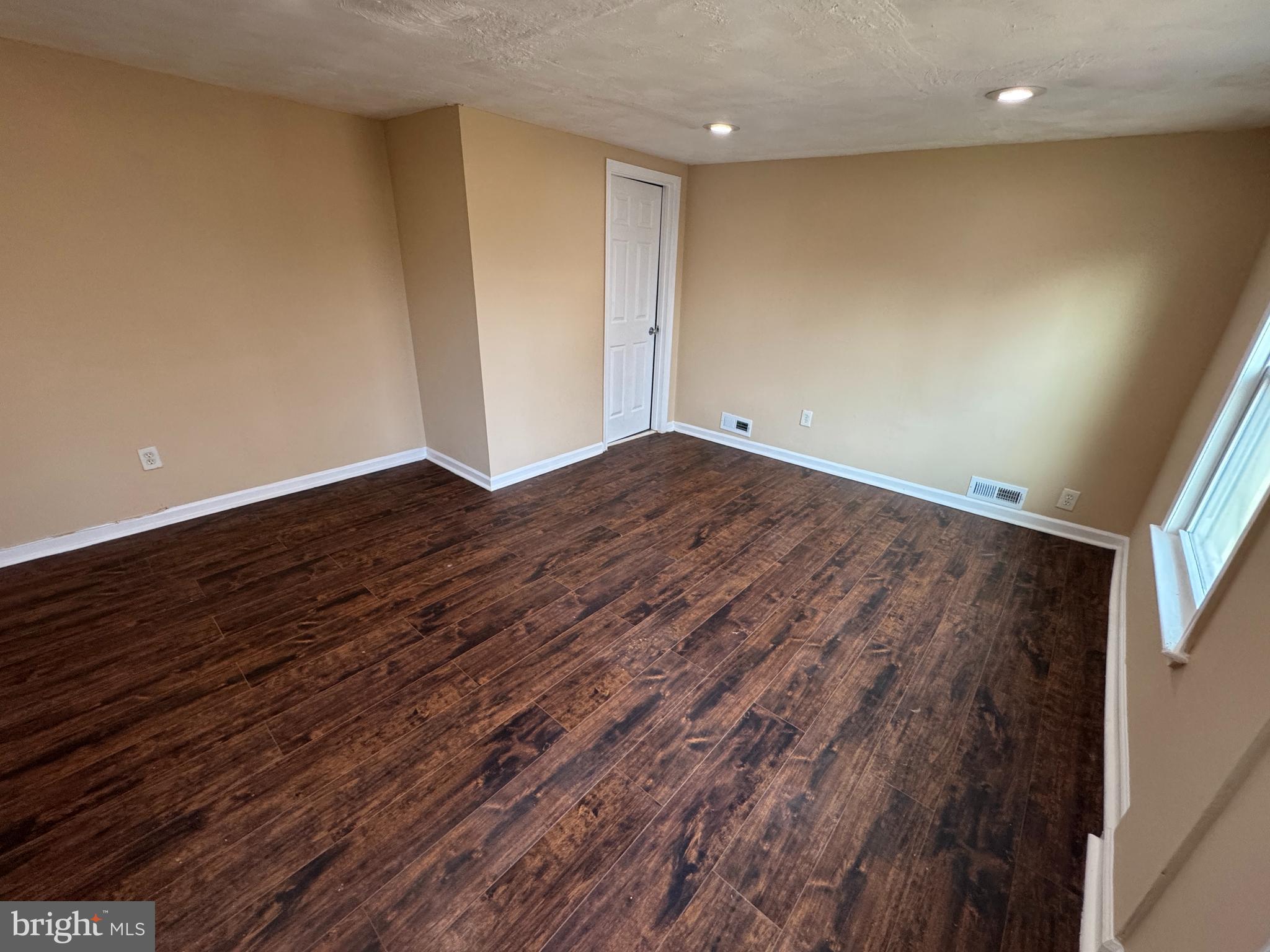ESSEX - Residential Lease