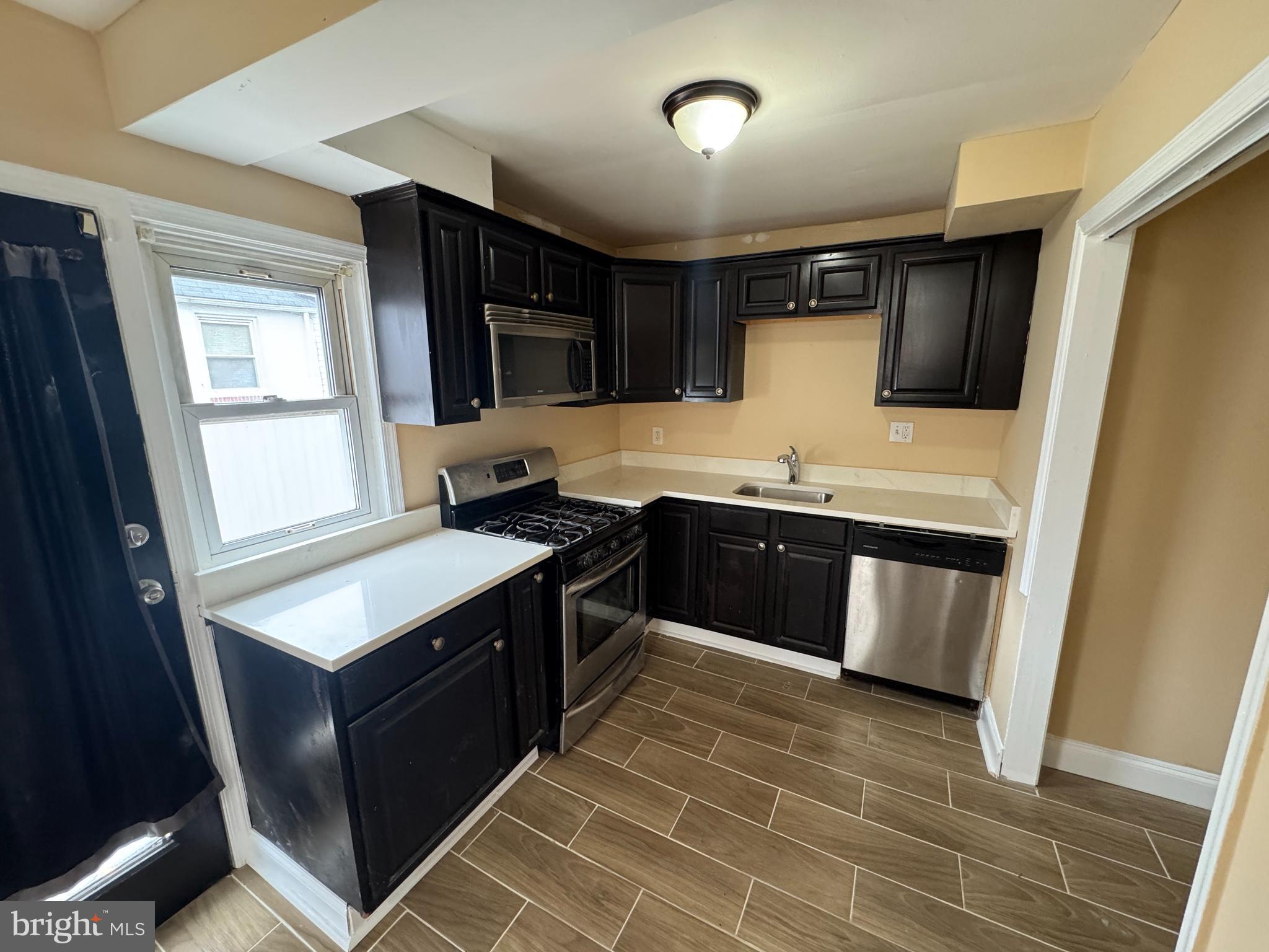 ESSEX - Residential Lease