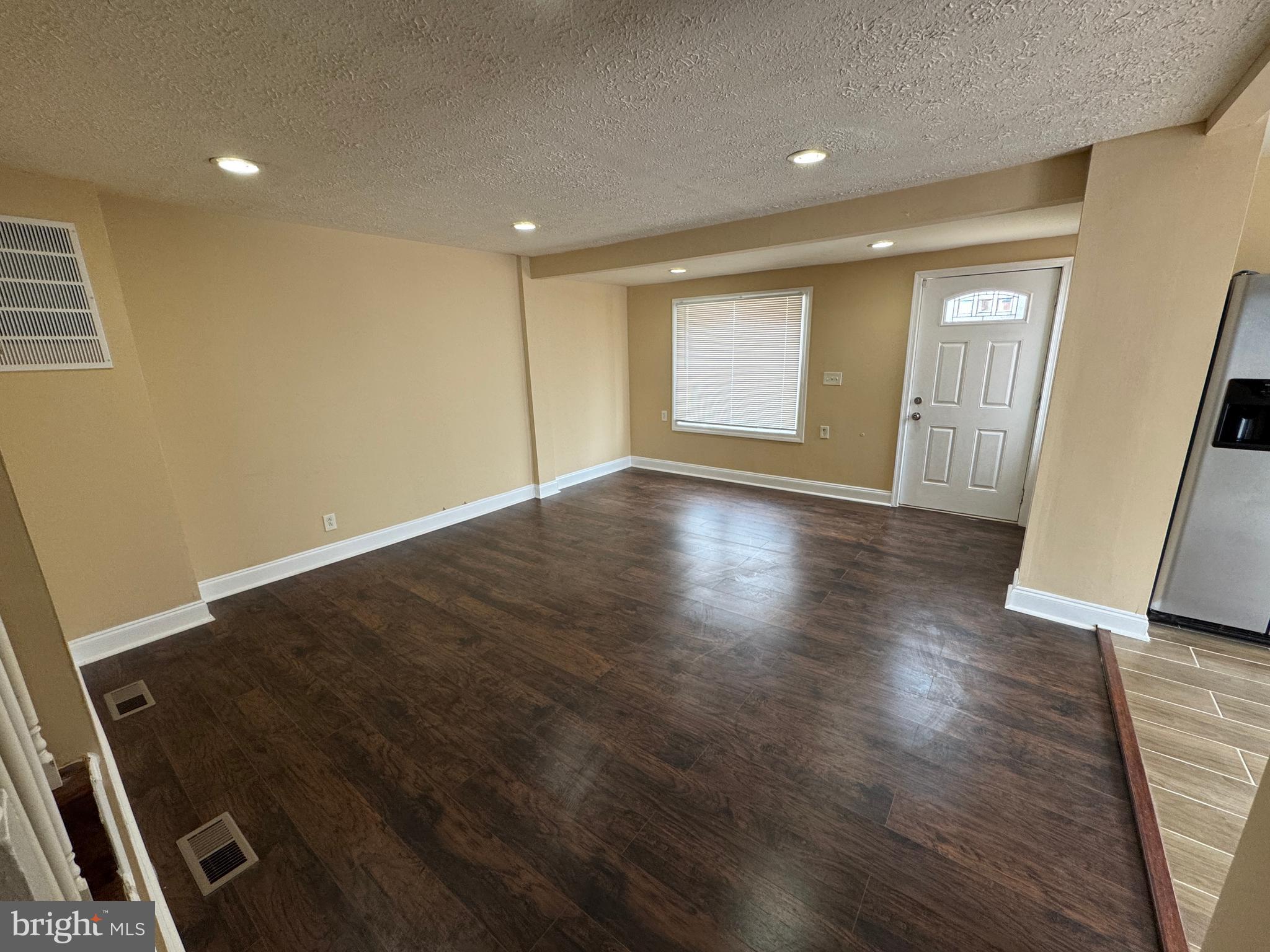 ESSEX - Residential Lease