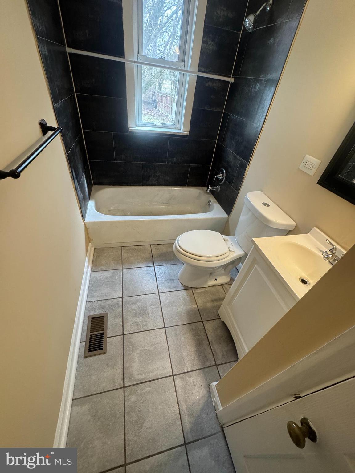 ESSEX - Residential Lease