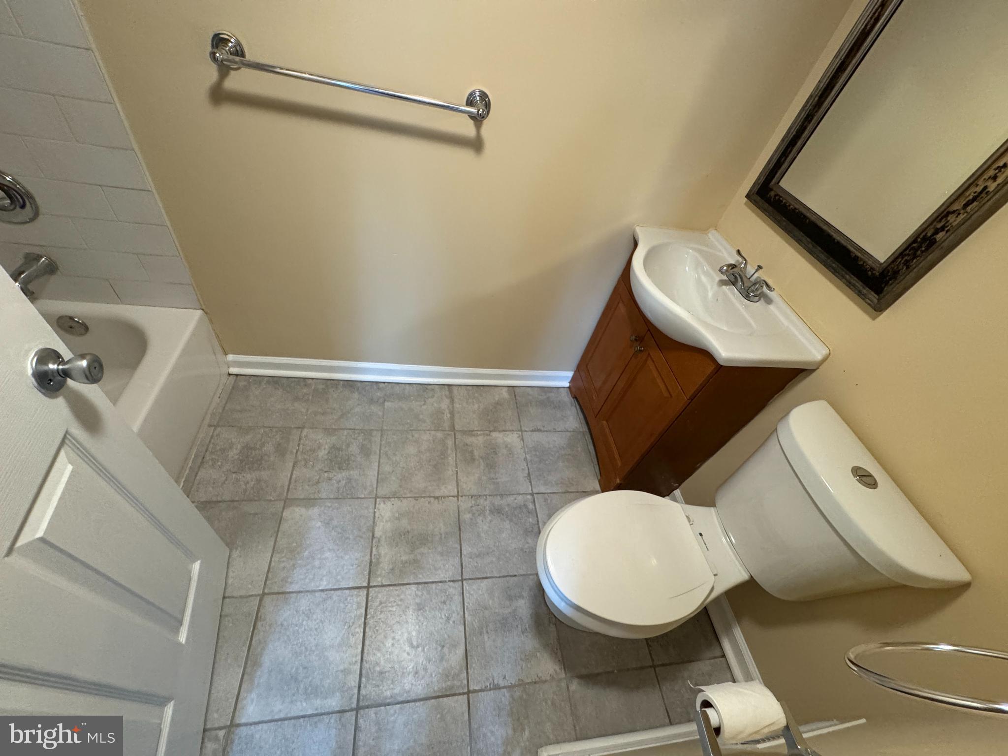 ESSEX - Residential Lease