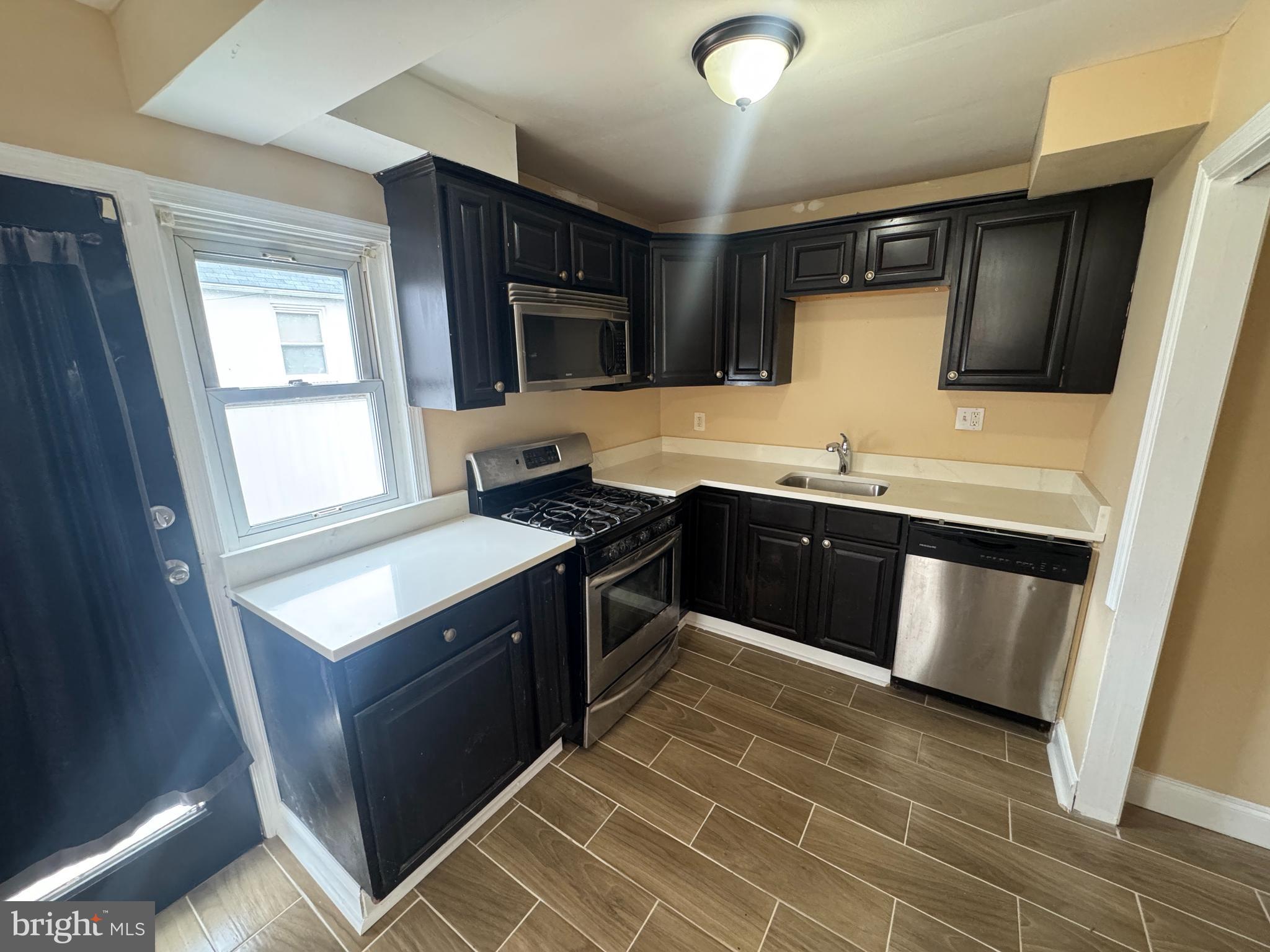 ESSEX - Residential Lease