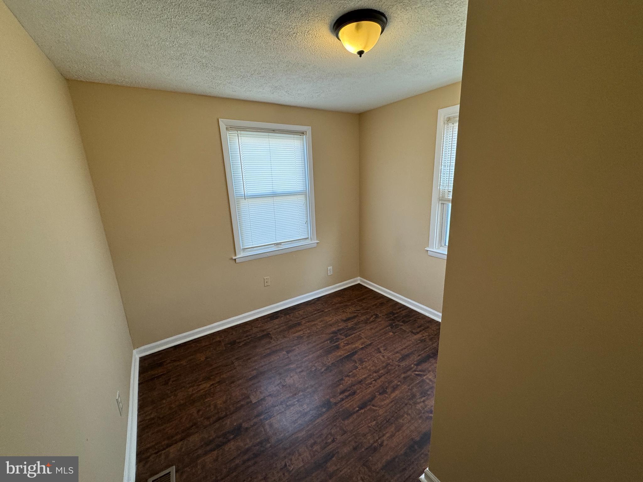 ESSEX - Residential Lease