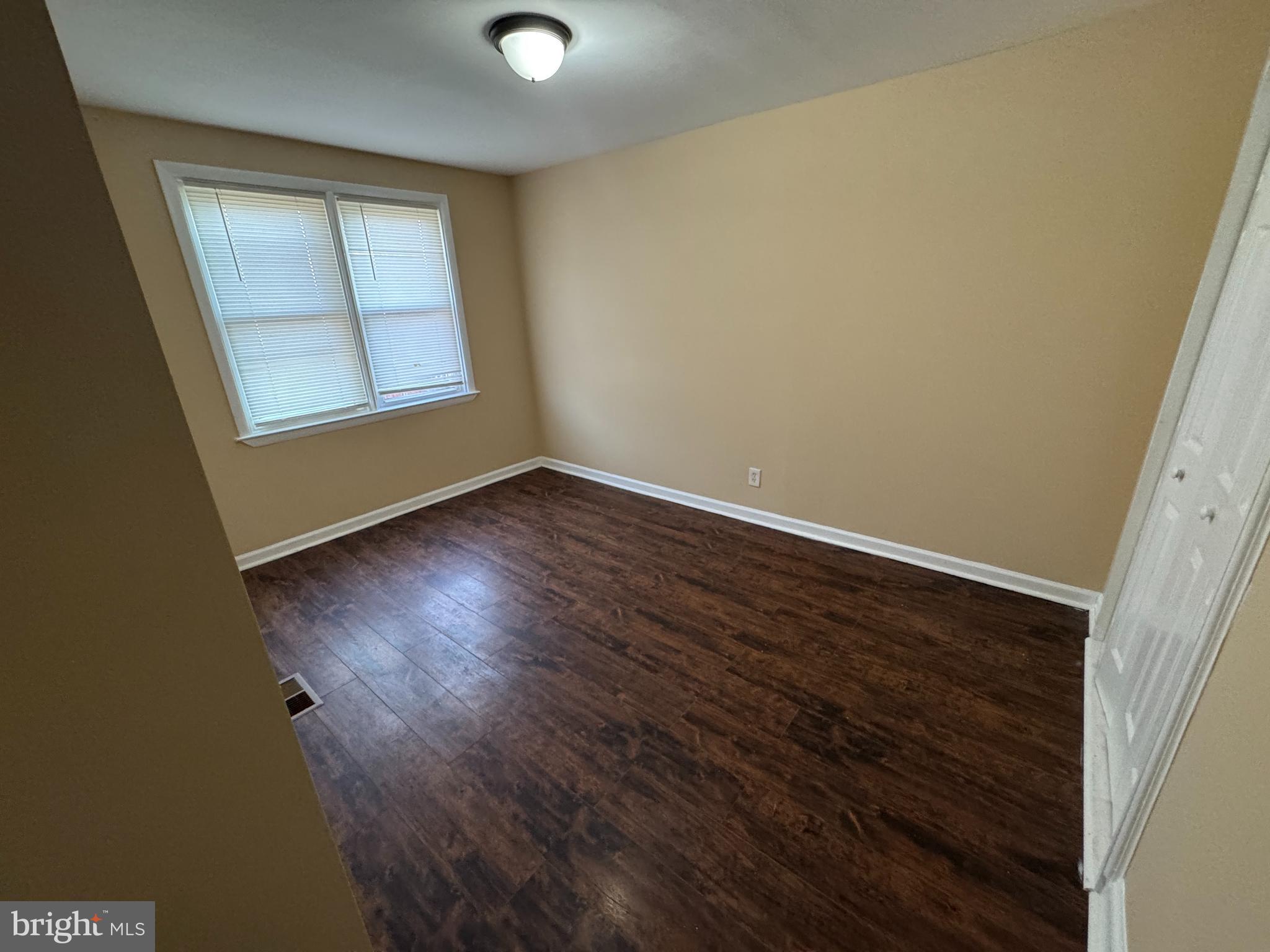 ESSEX - Residential Lease