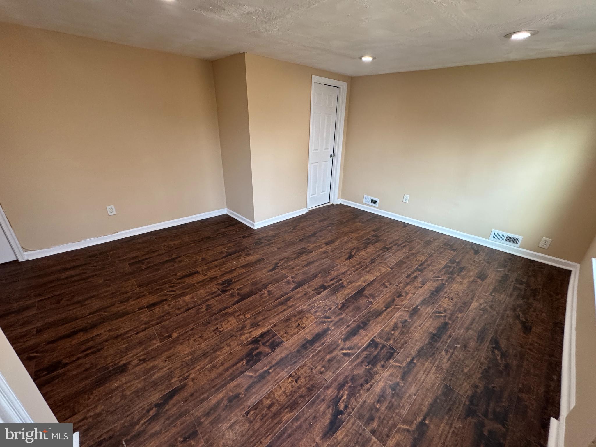 ESSEX - Residential Lease