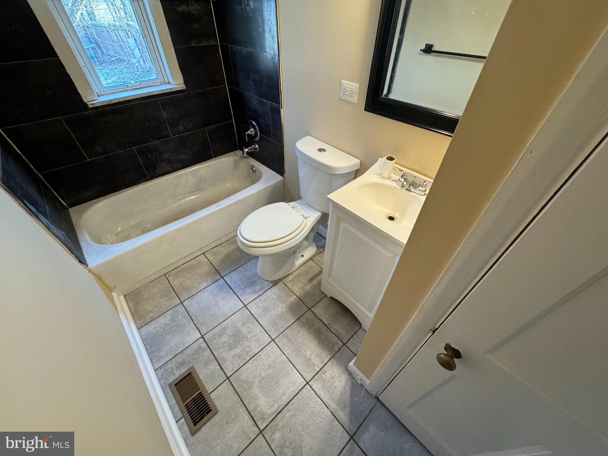 ESSEX - Residential Lease