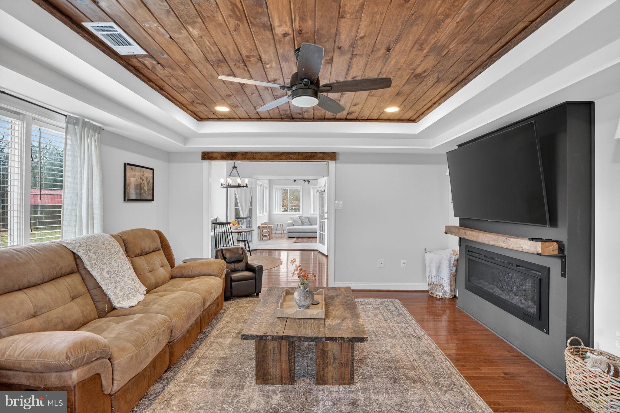 GOLDEN MEADOWS - Residential