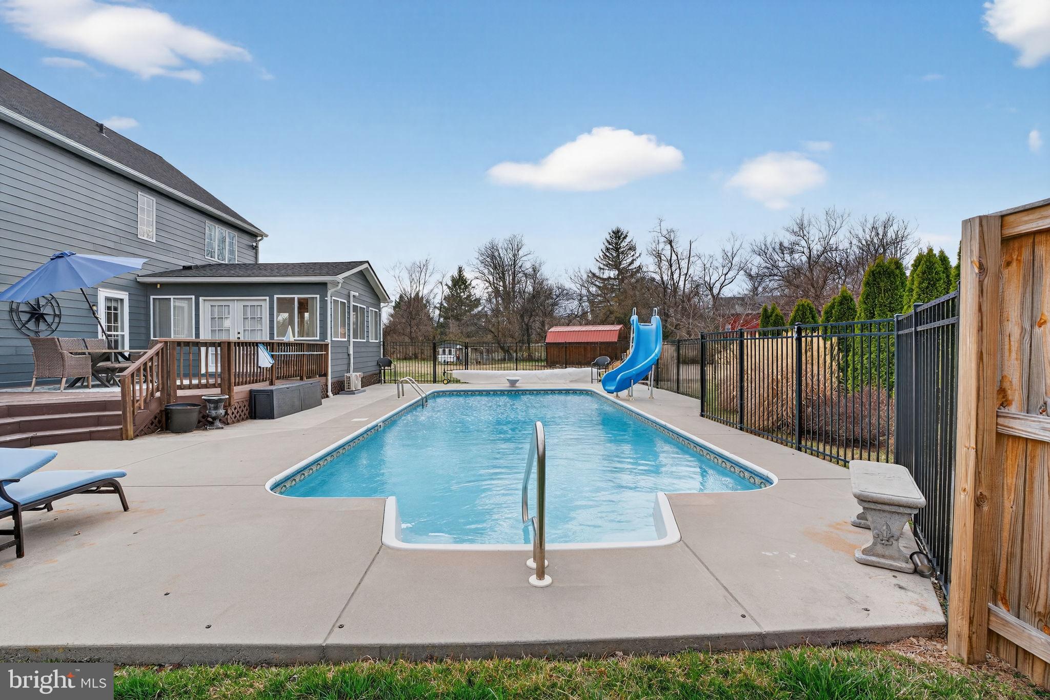 GOLDEN MEADOWS - Residential