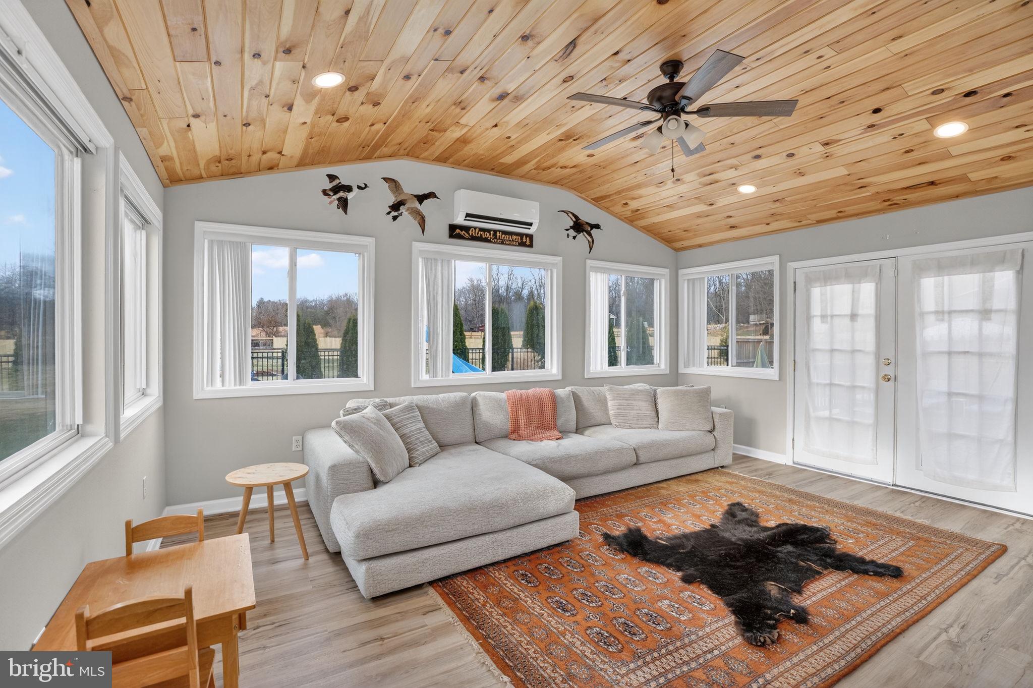 GOLDEN MEADOWS - Residential