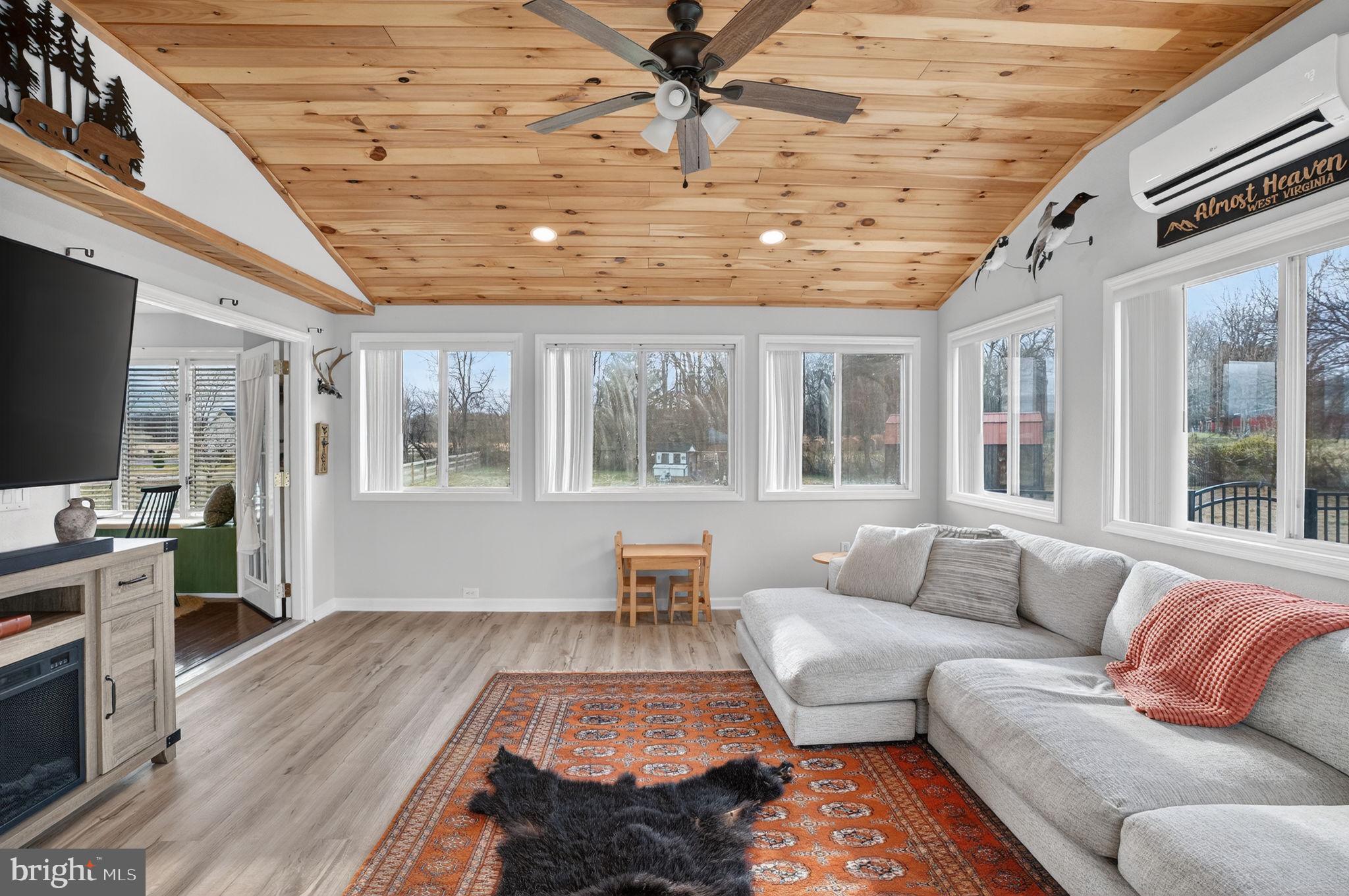 GOLDEN MEADOWS - Residential