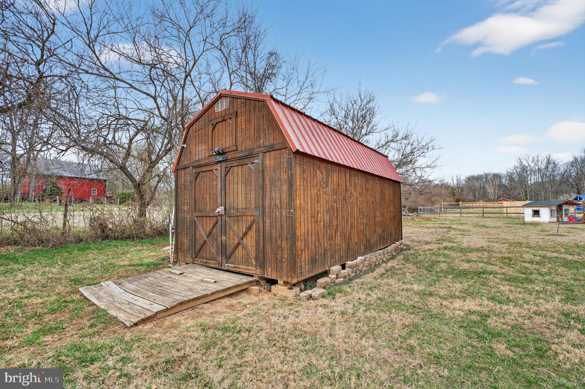 GOLDEN MEADOWS - Residential