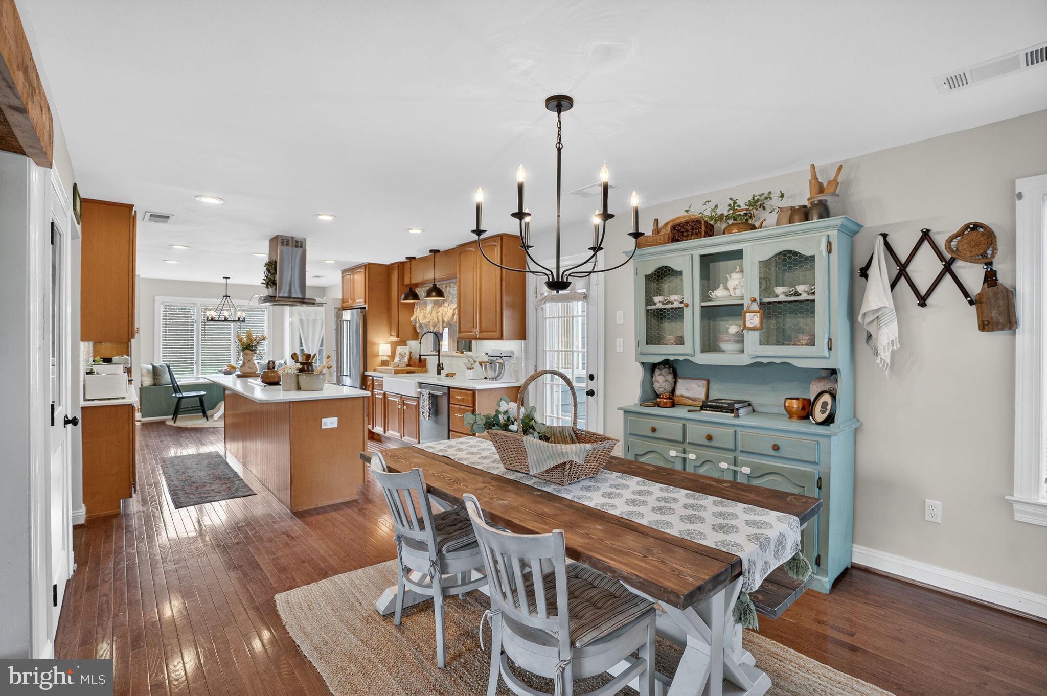 GOLDEN MEADOWS - Residential