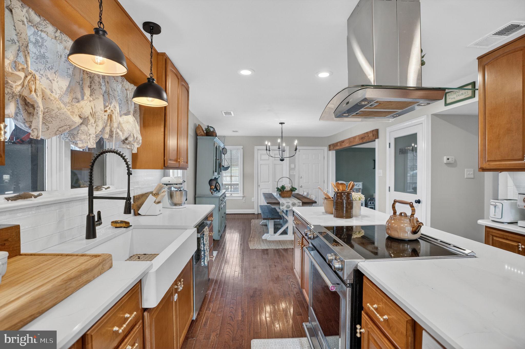 GOLDEN MEADOWS - Residential