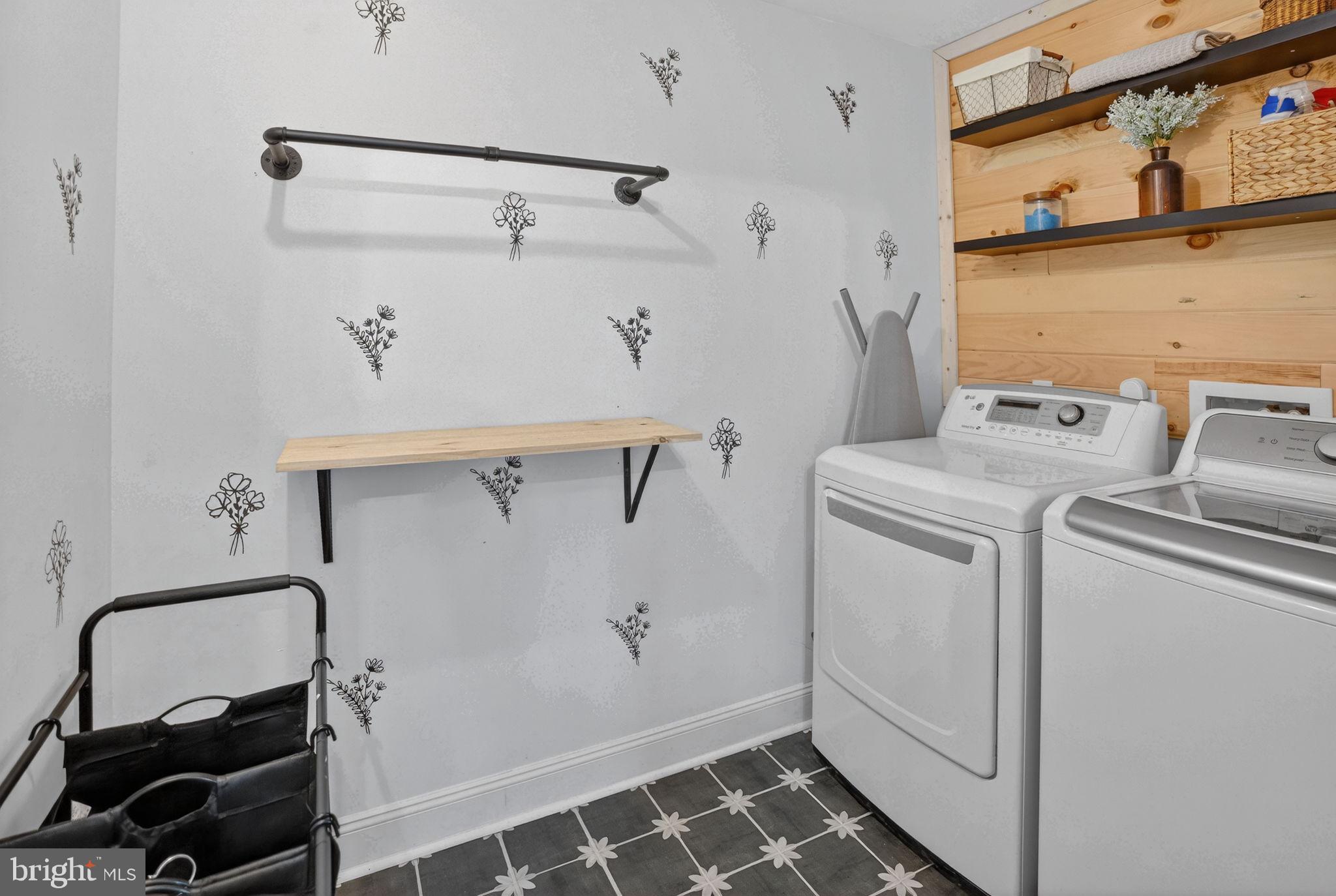 GOLDEN MEADOWS - Residential