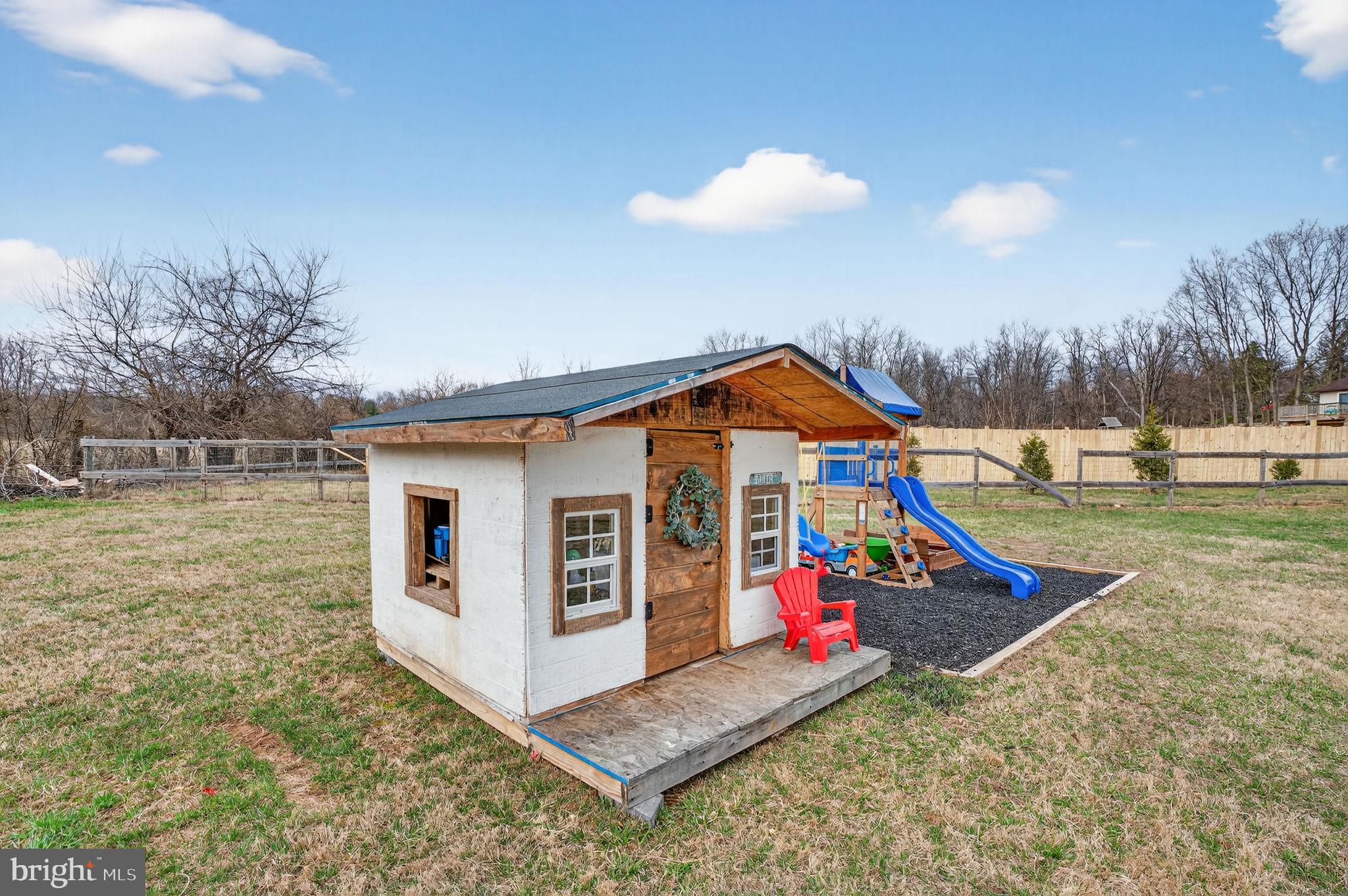 GOLDEN MEADOWS - Residential