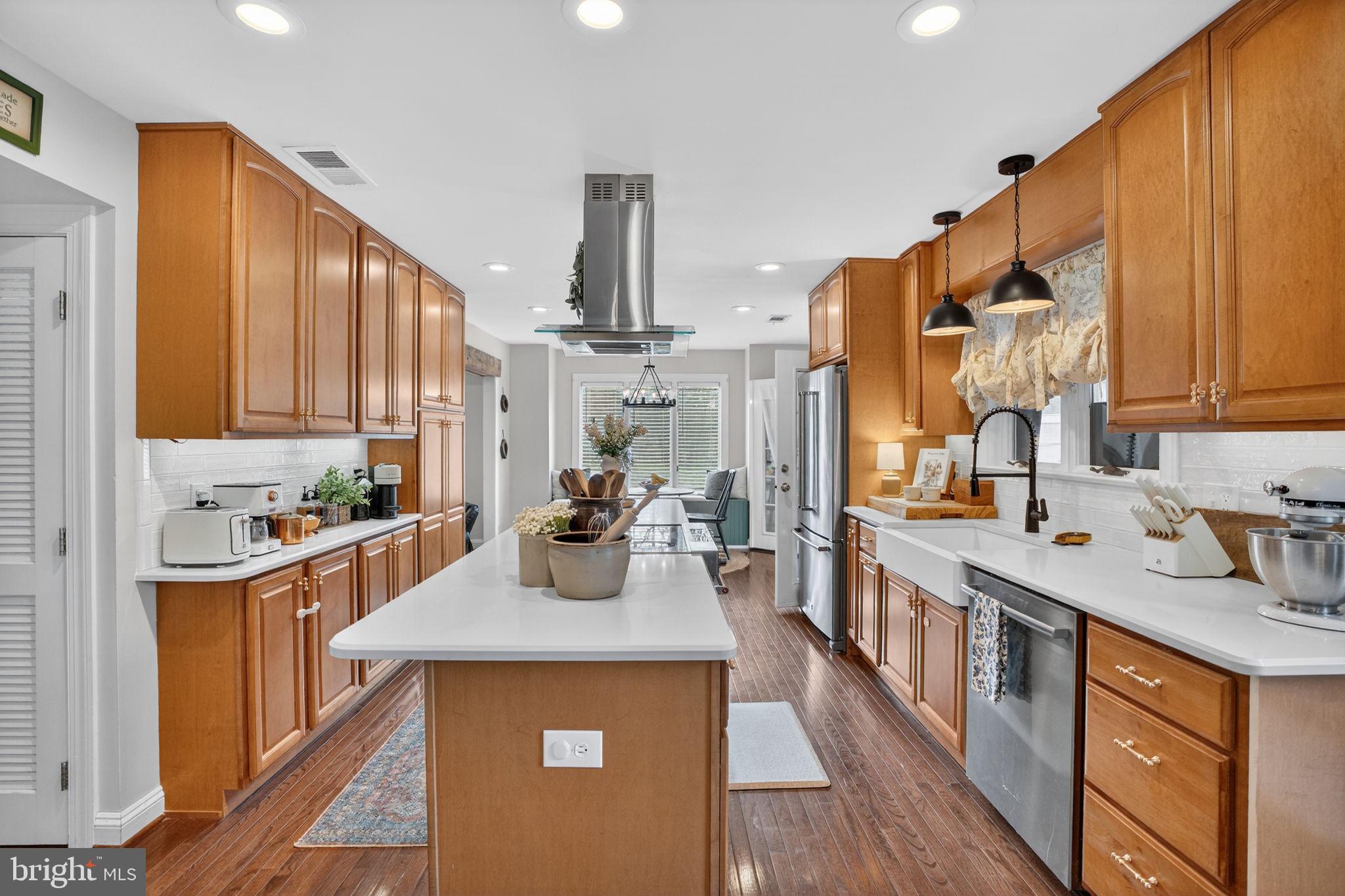 GOLDEN MEADOWS - Residential