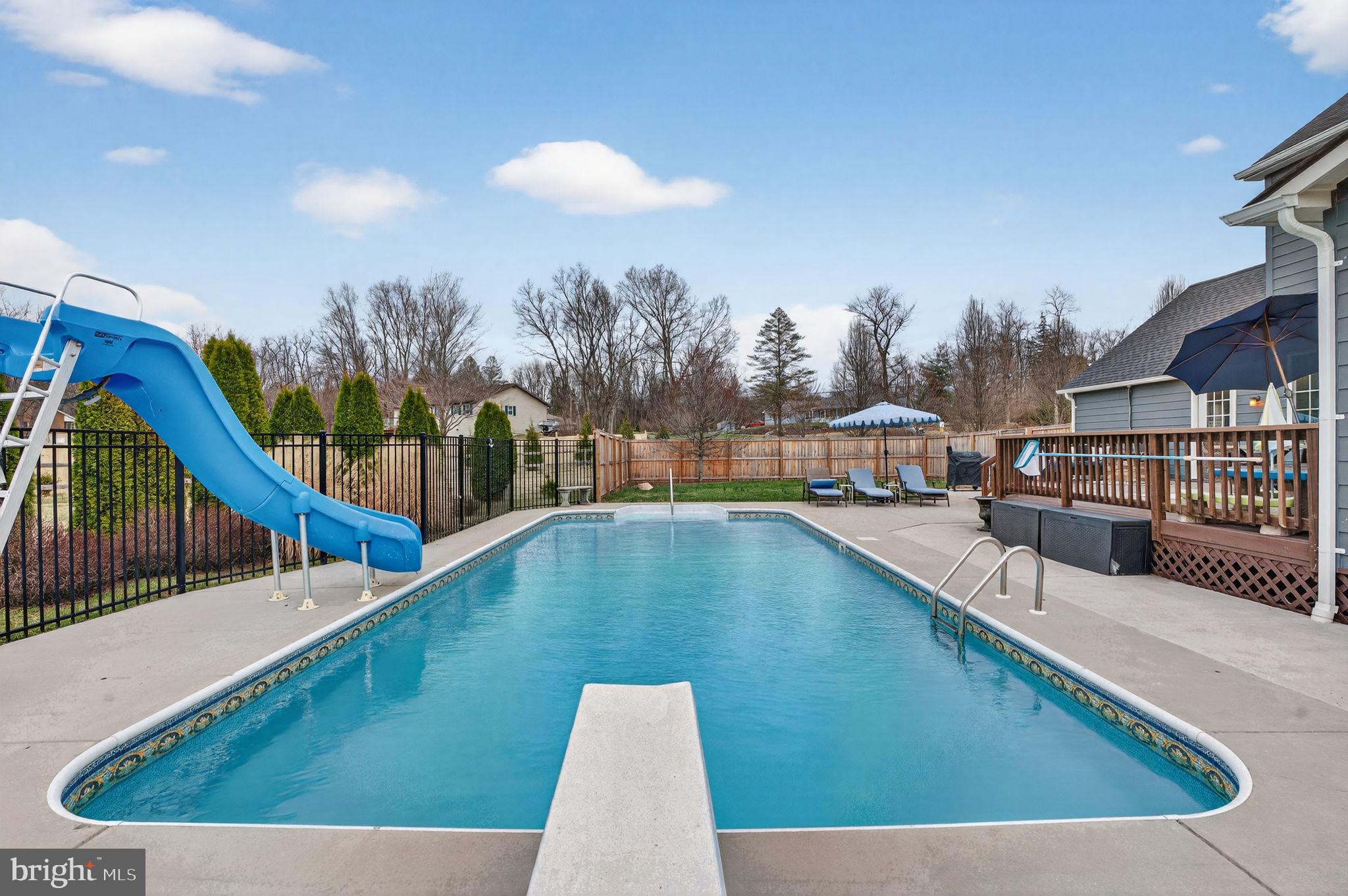 GOLDEN MEADOWS - Residential