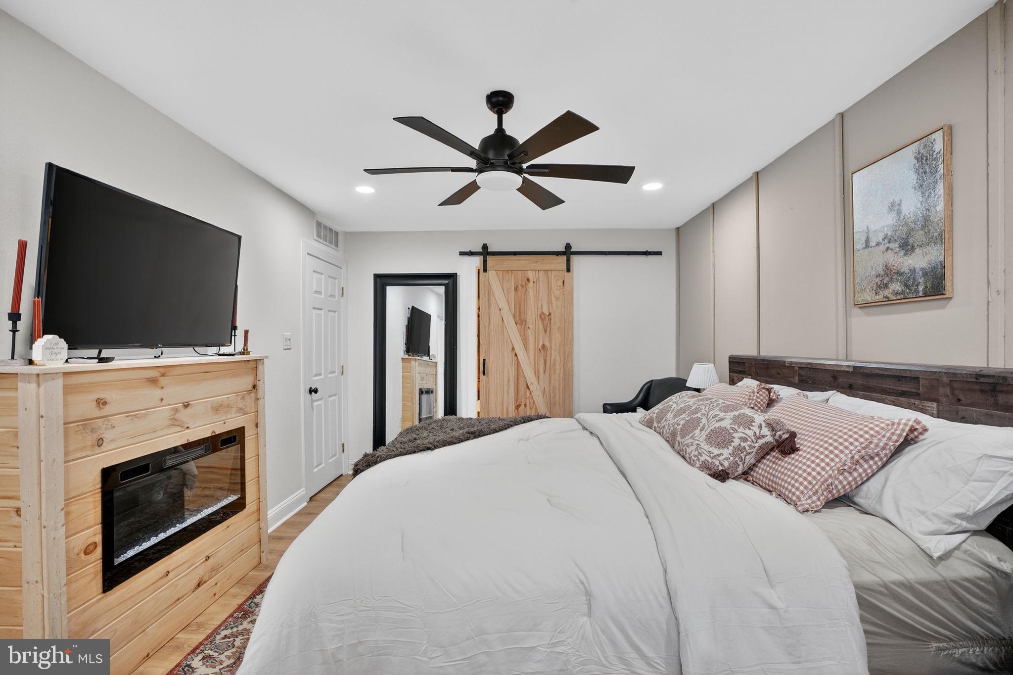 GOLDEN MEADOWS - Residential