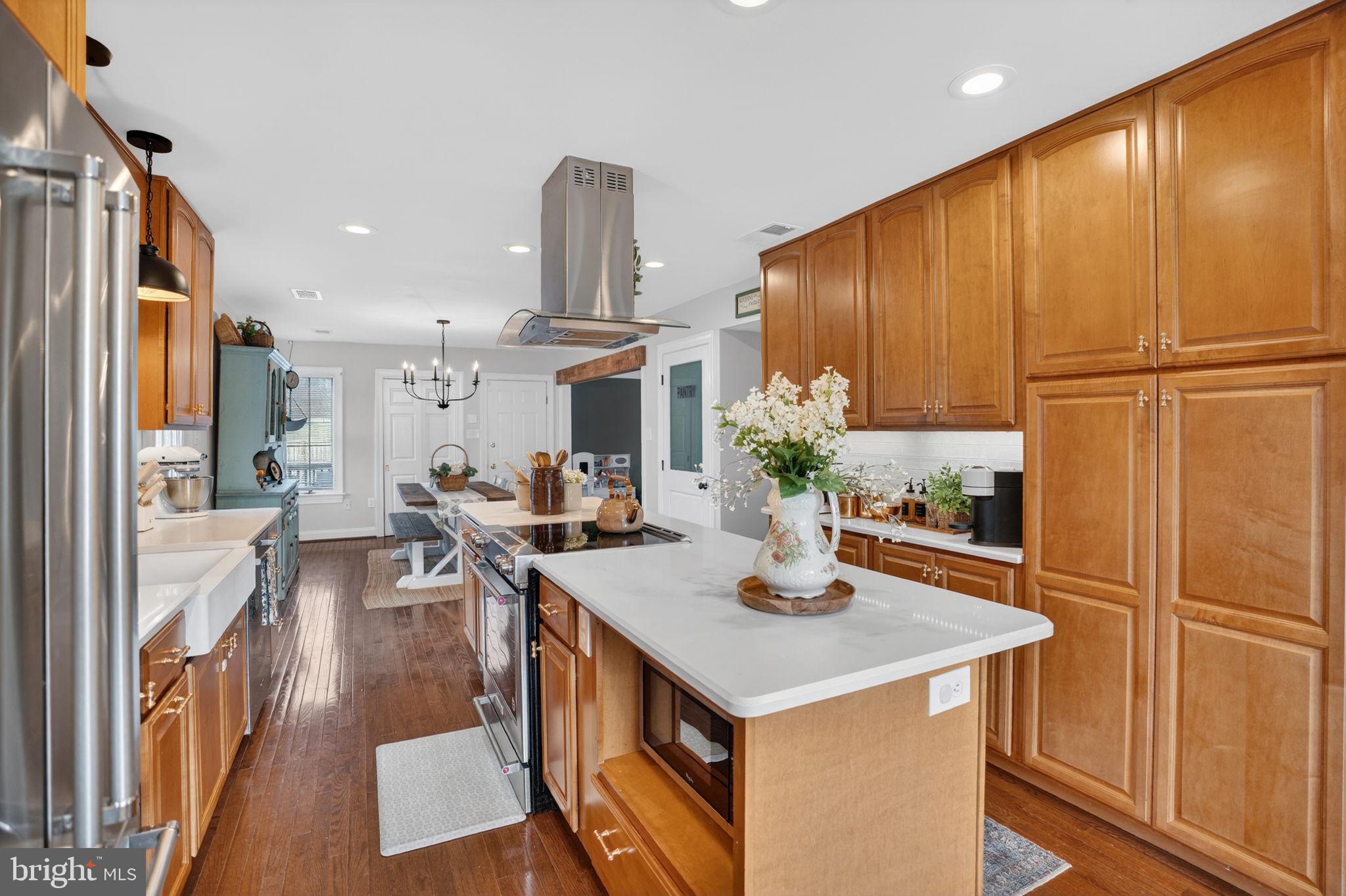 GOLDEN MEADOWS - Residential