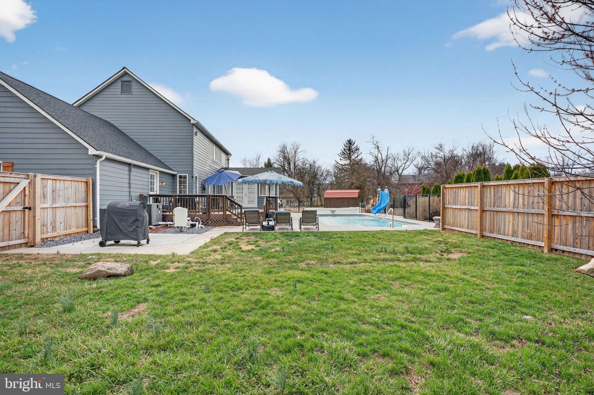 GOLDEN MEADOWS - Residential