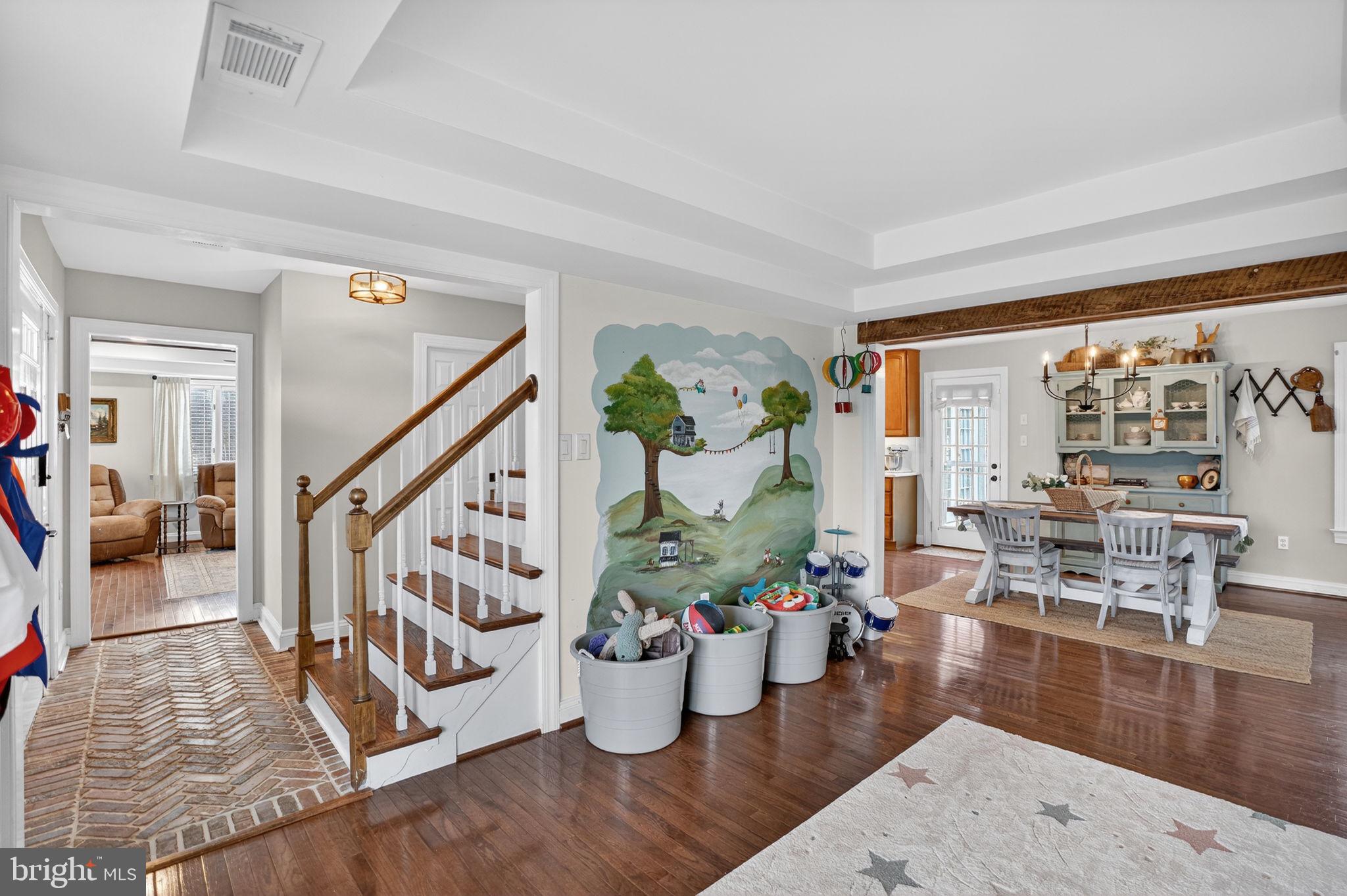 GOLDEN MEADOWS - Residential