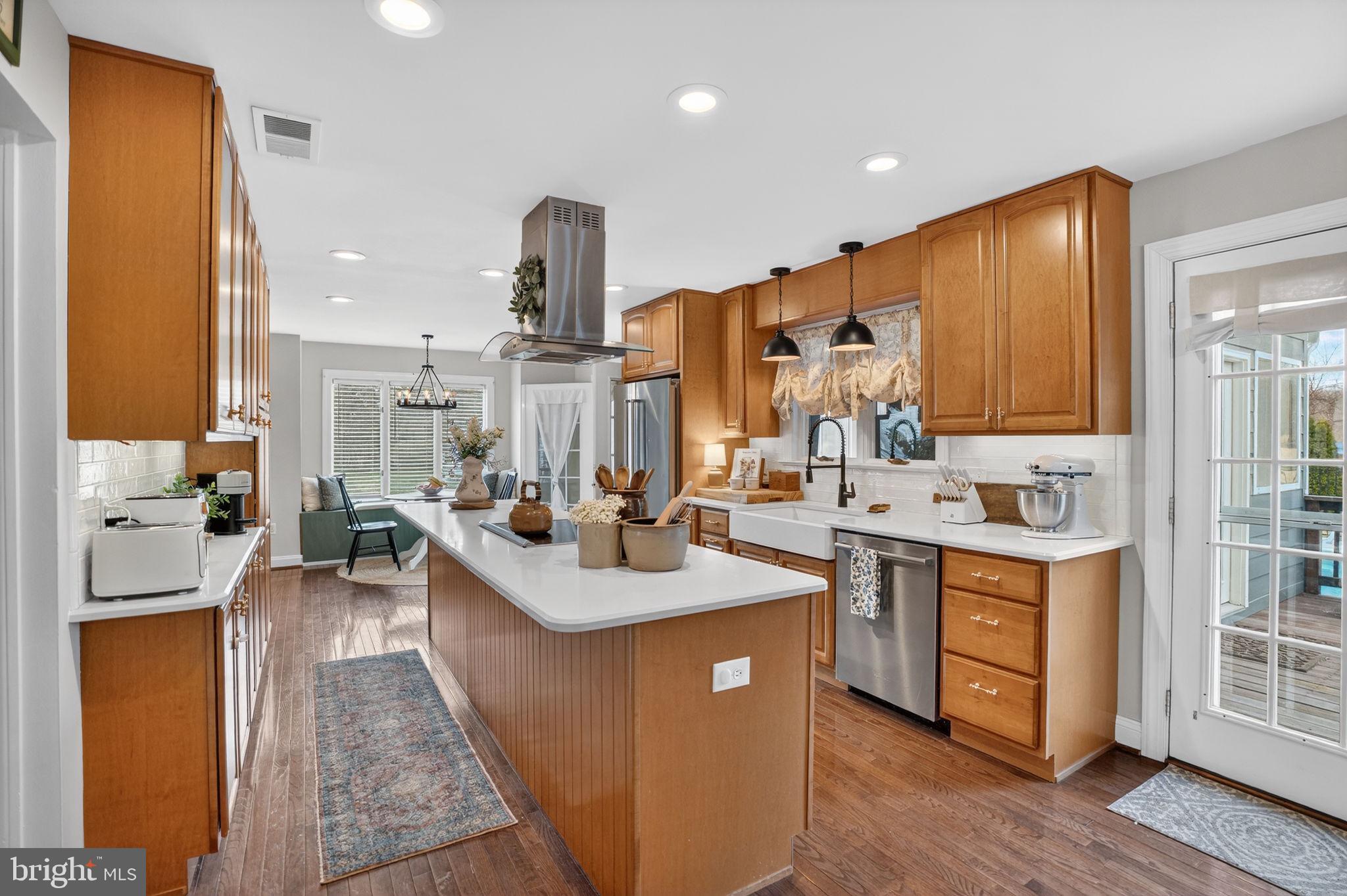 GOLDEN MEADOWS - Residential