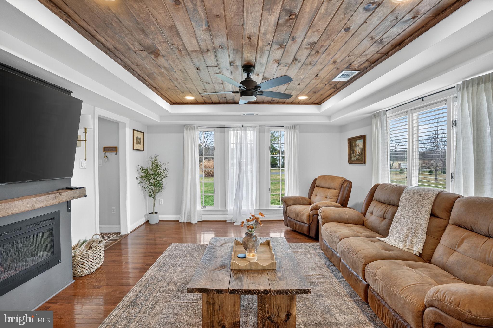 GOLDEN MEADOWS - Residential