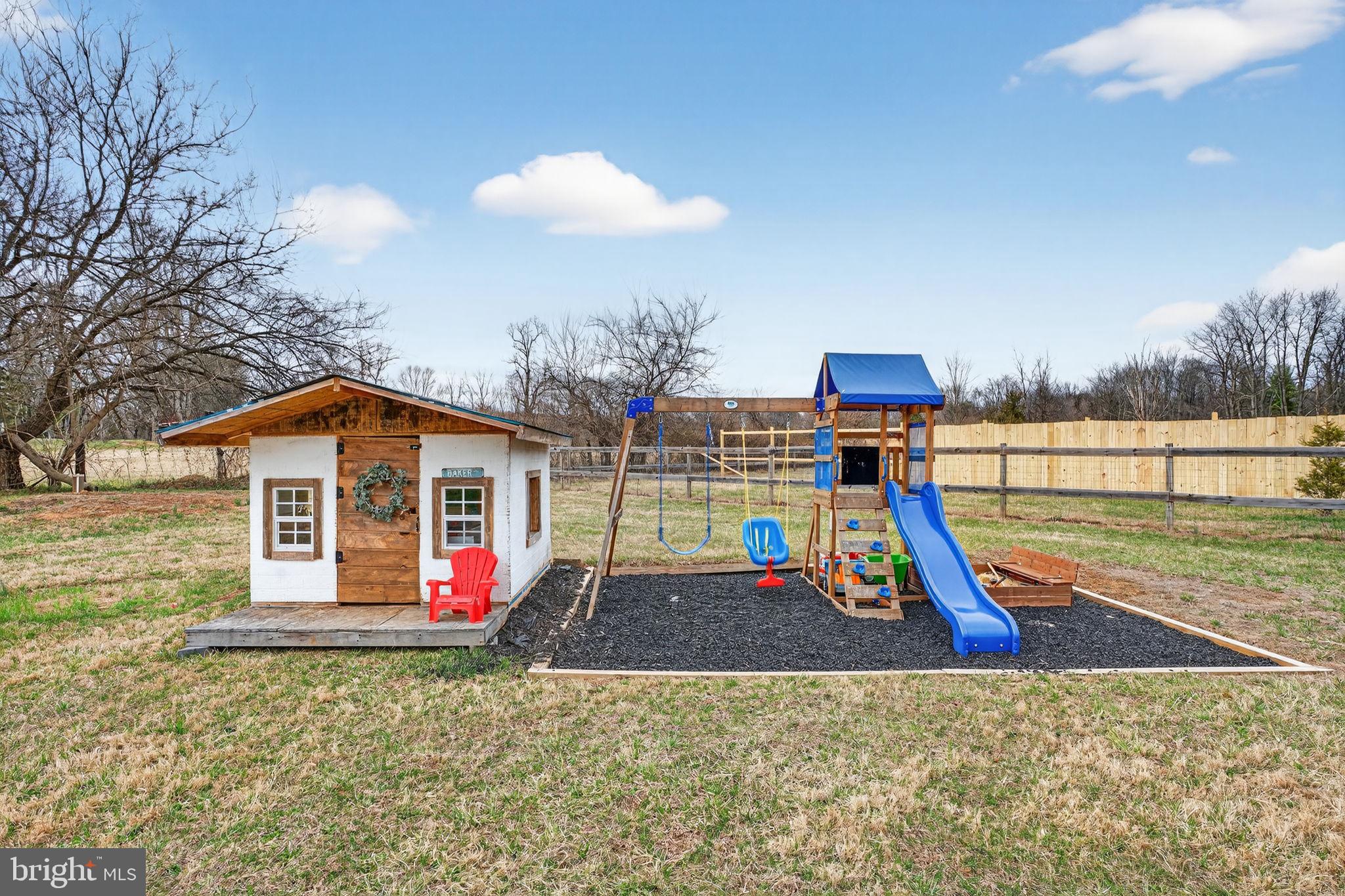 GOLDEN MEADOWS - Residential