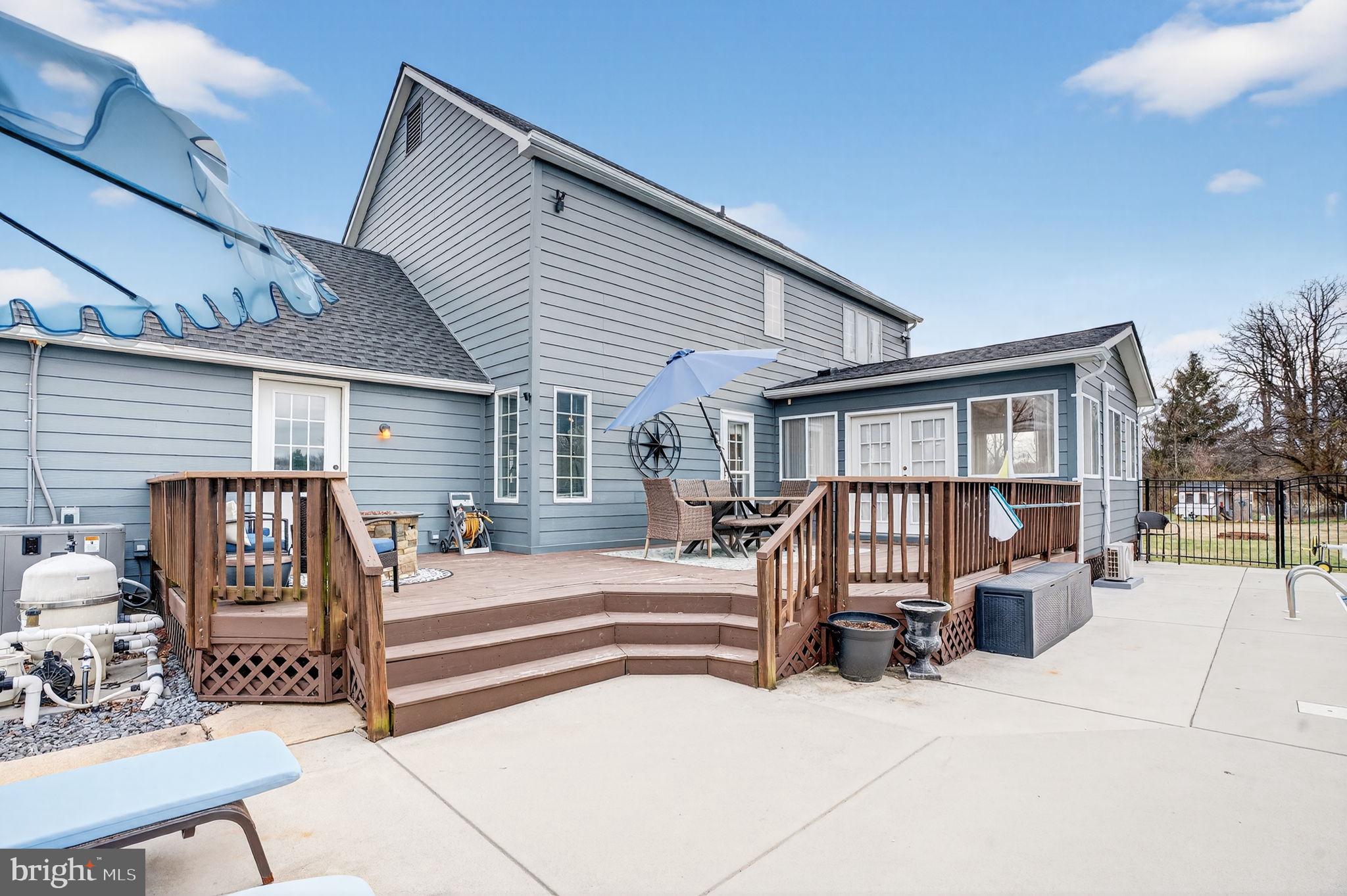 GOLDEN MEADOWS - Residential