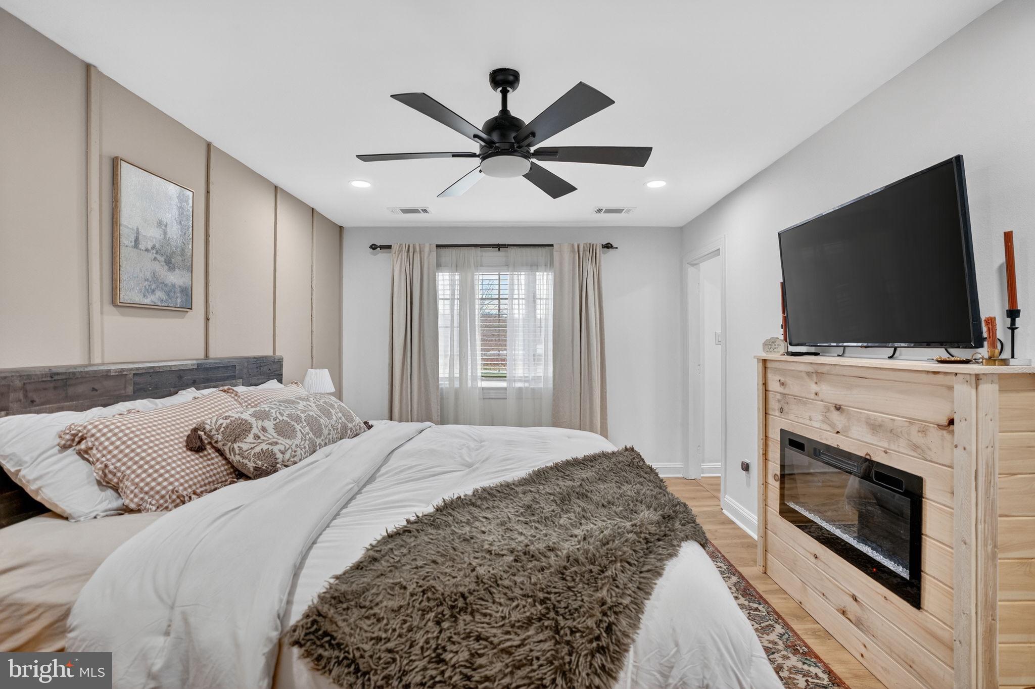 GOLDEN MEADOWS - Residential