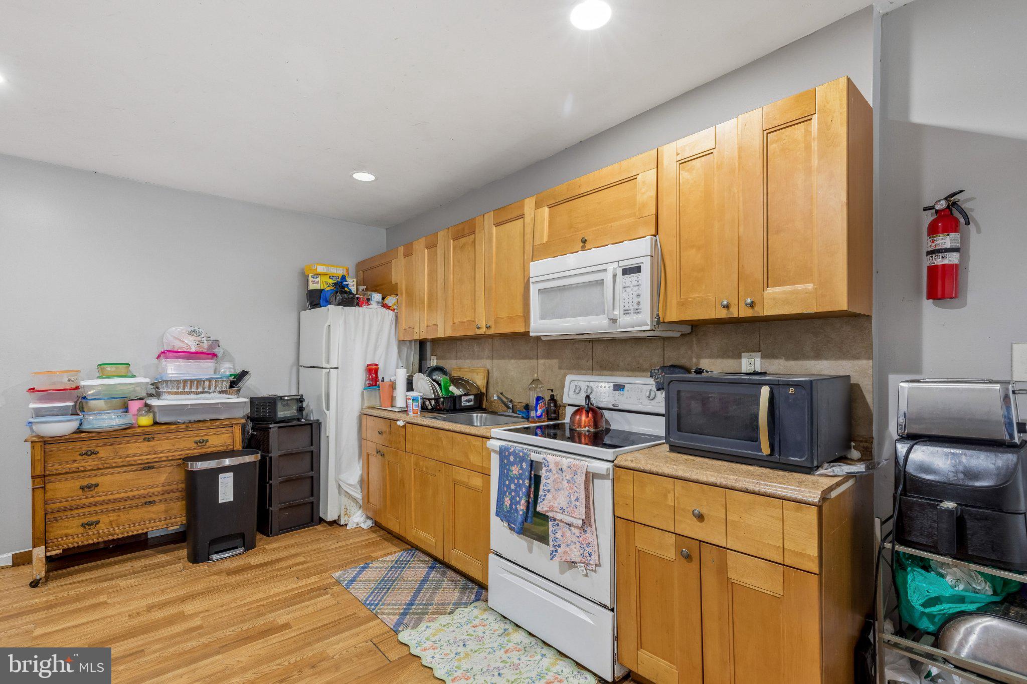 2460 N 79TH AVENUE