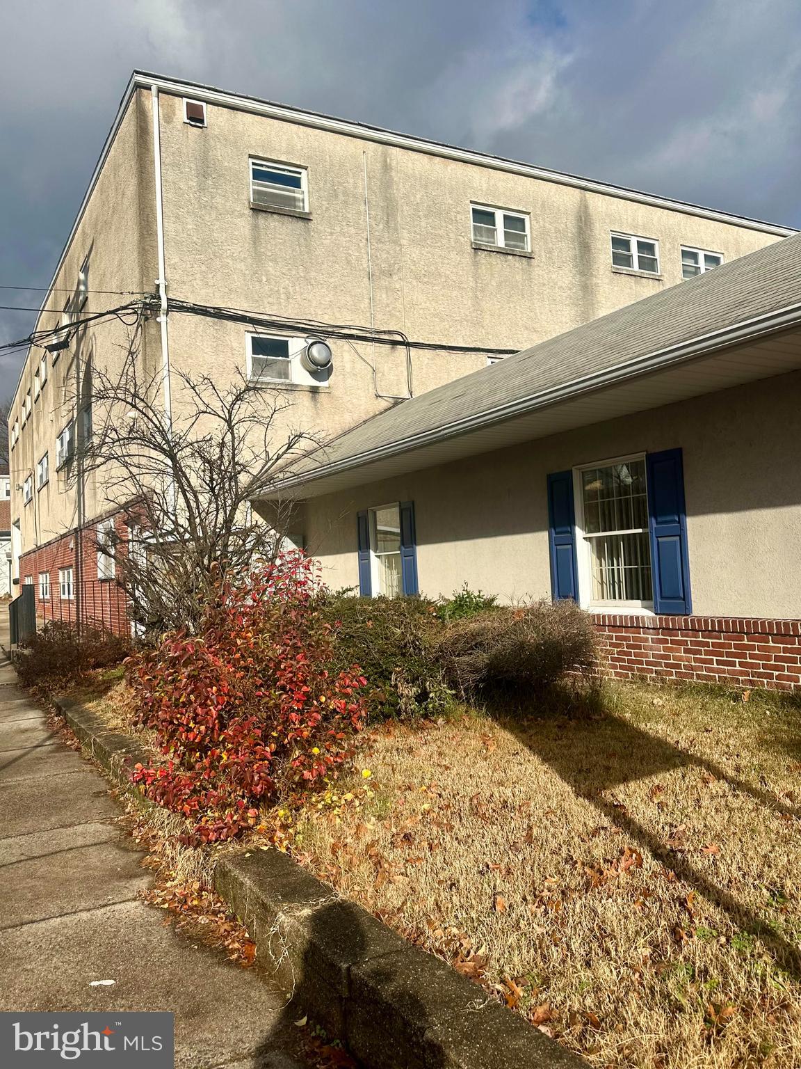 315-329 E 2ND STREET