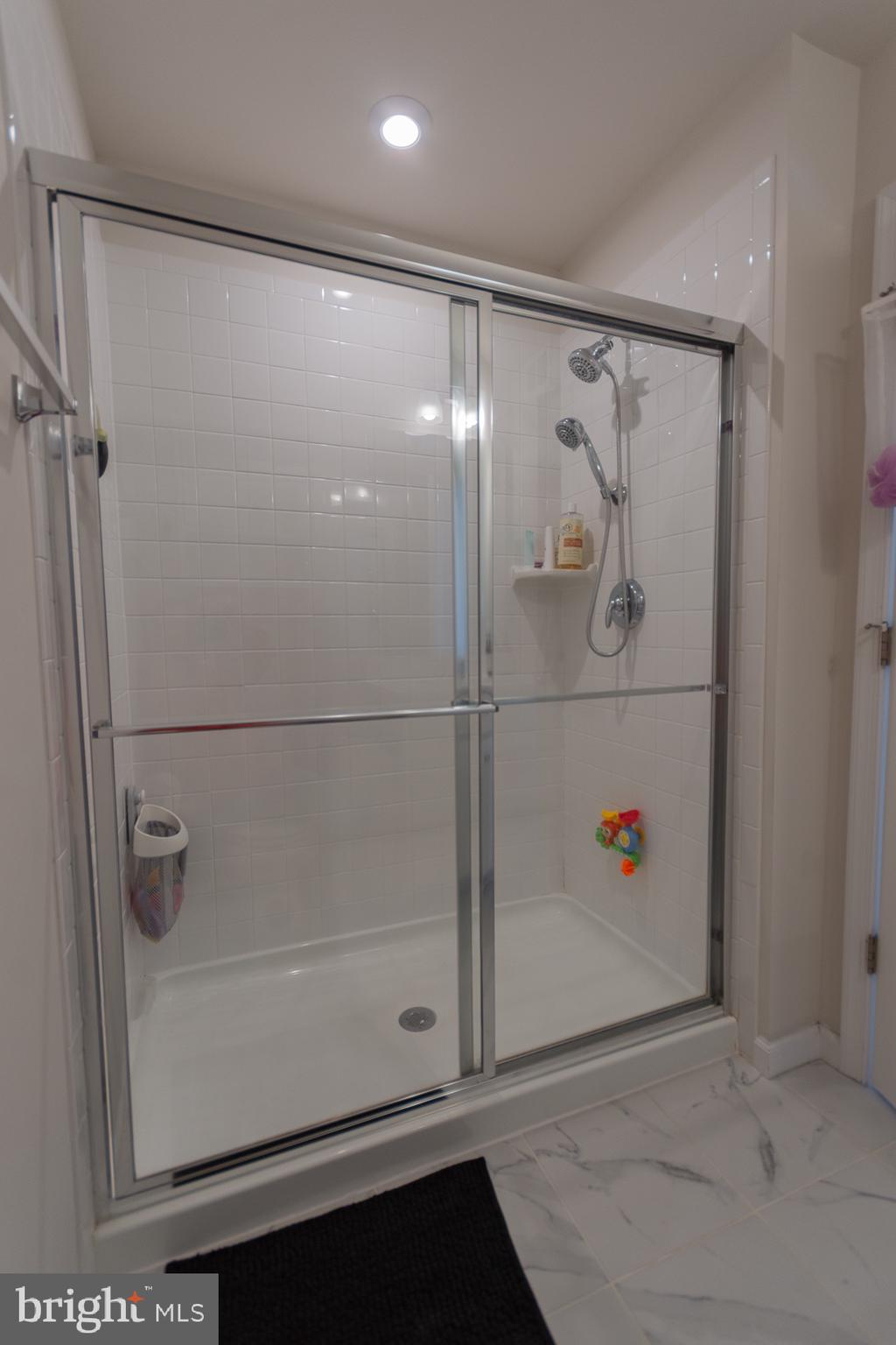 PRESIDENTS POINTE - Residential Lease