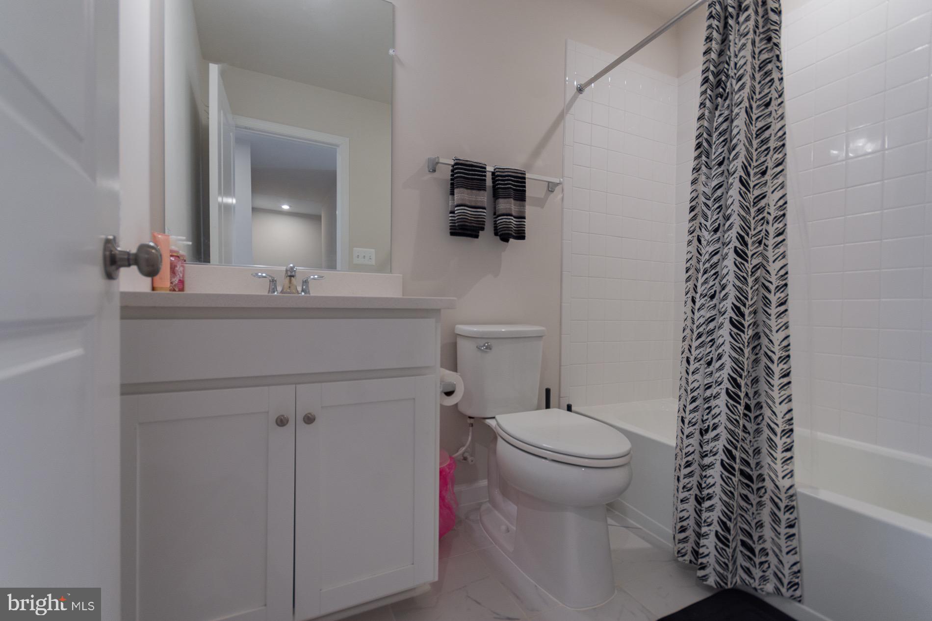 PRESIDENTS POINTE - Residential Lease