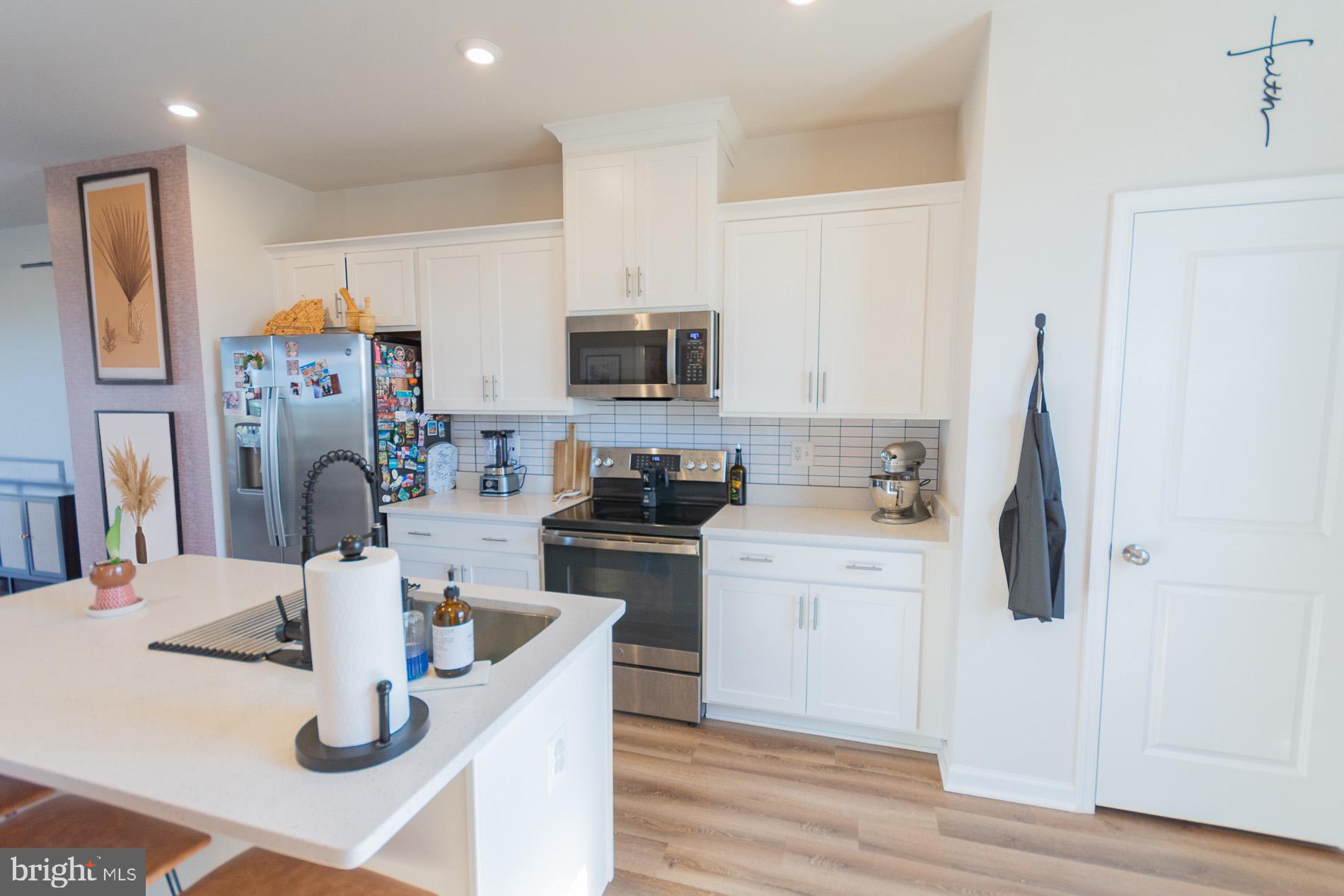 PRESIDENTS POINTE - Residential Lease