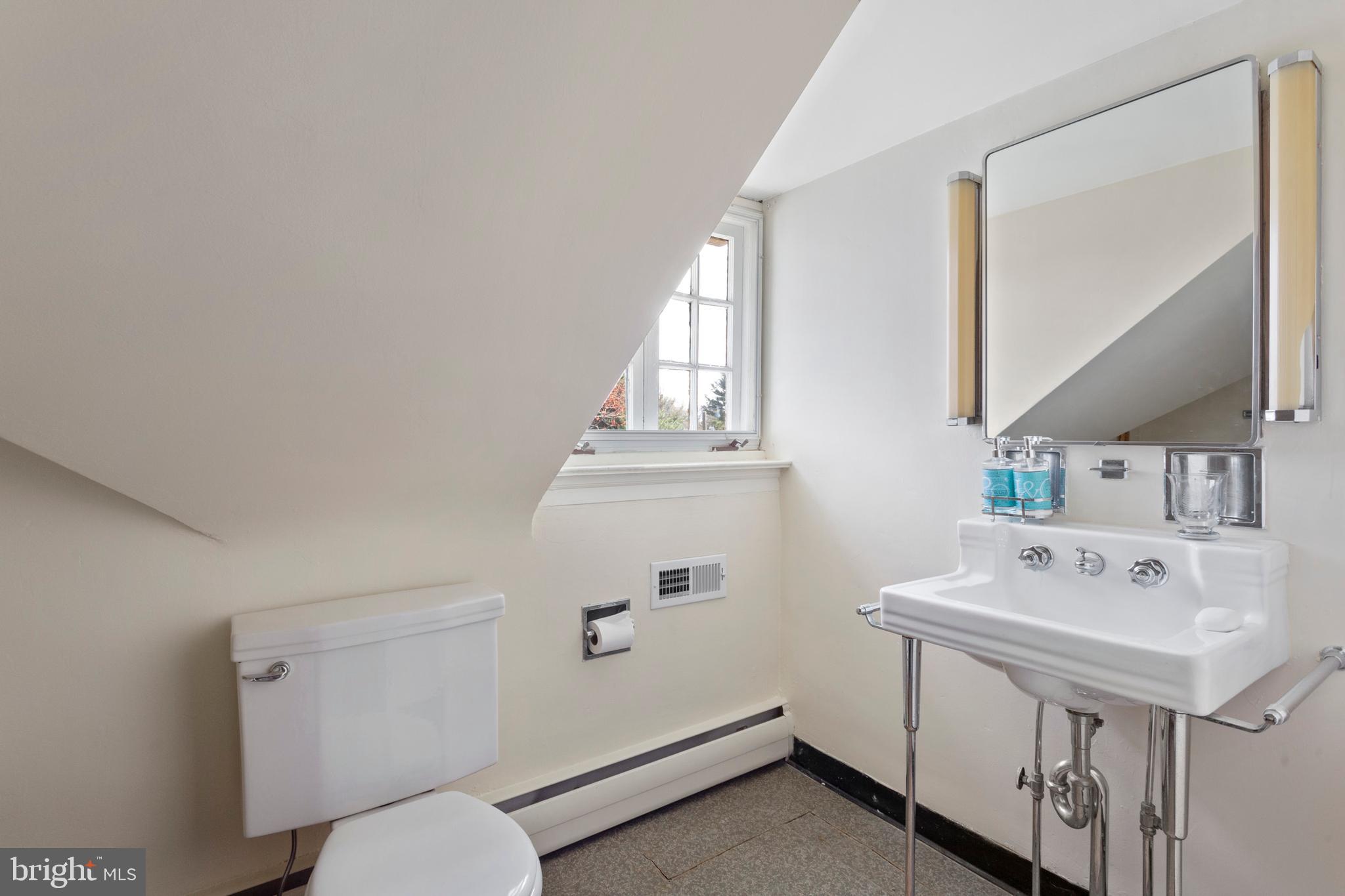 CHESTNUT HILL - Residential