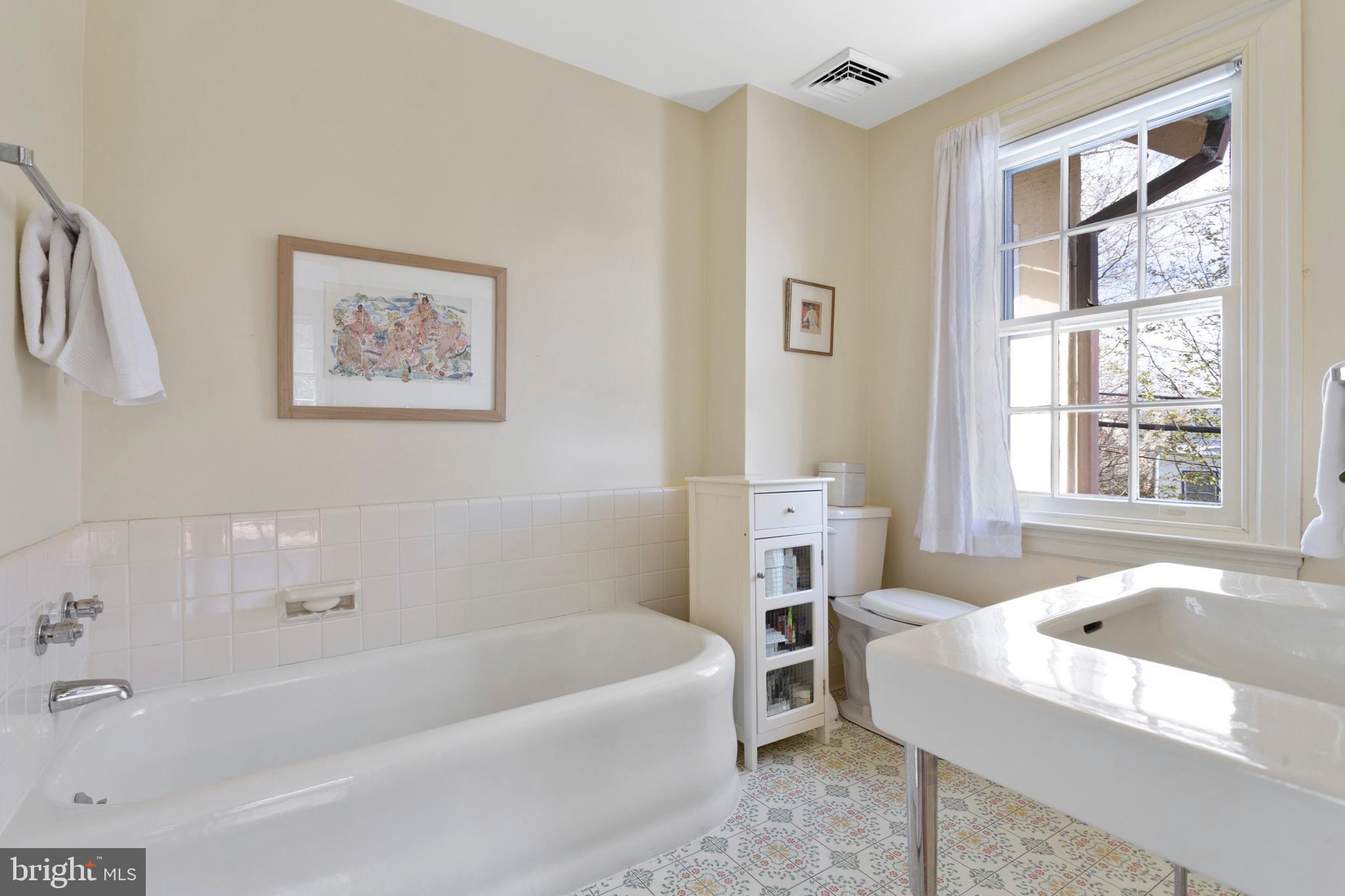 CHESTNUT HILL - Residential